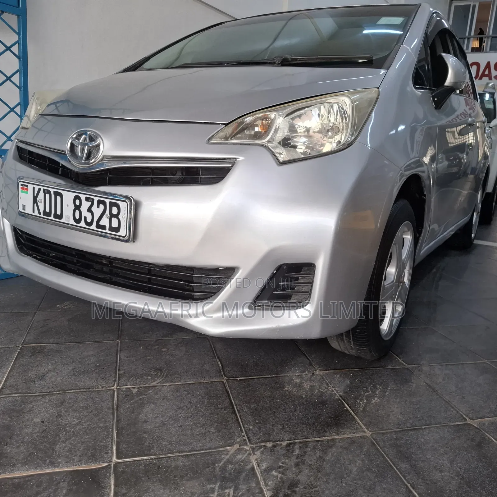 Toyota Ractis 1.5 FWD 2014 Silver
