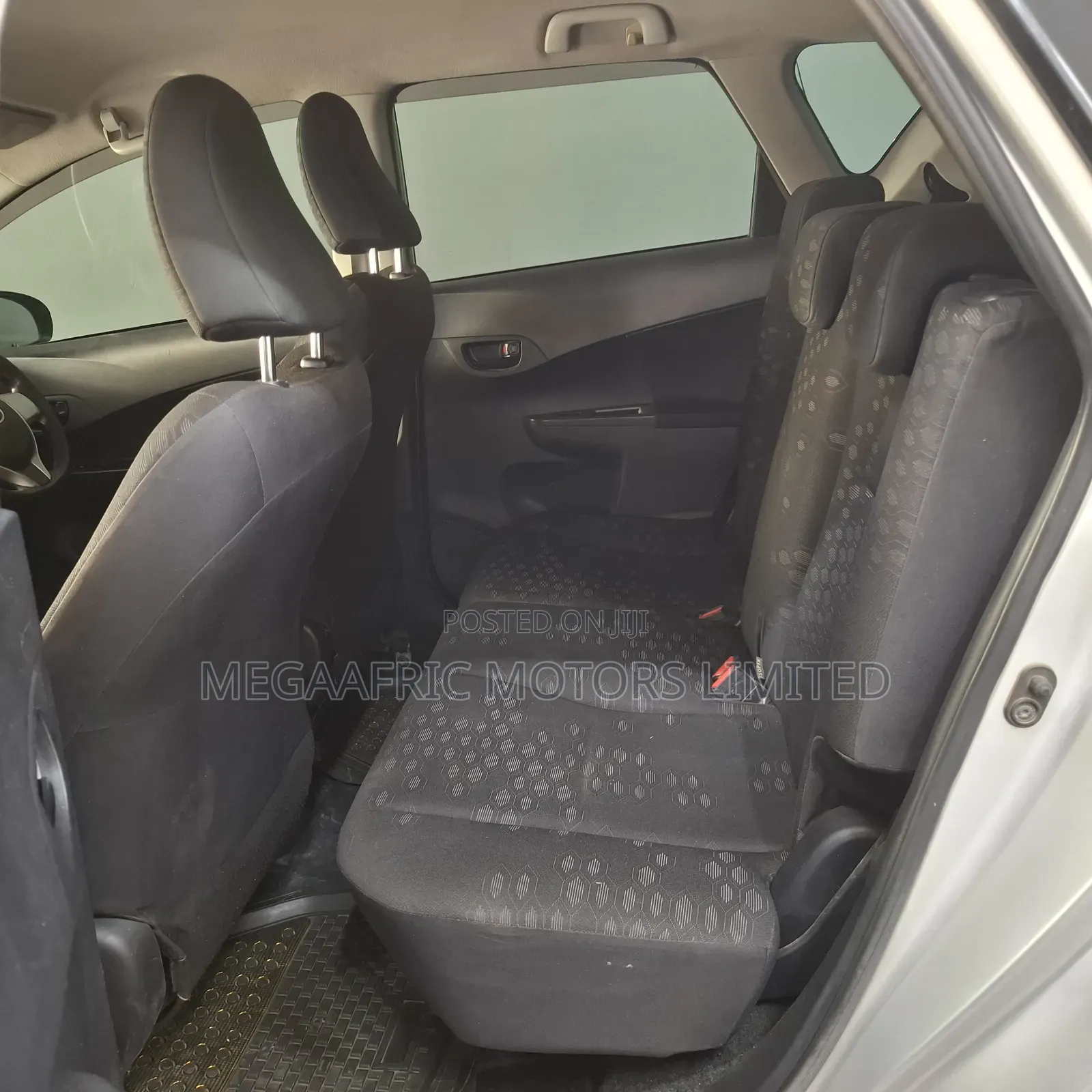 Toyota Ractis 1.5 FWD 2014 Silver
