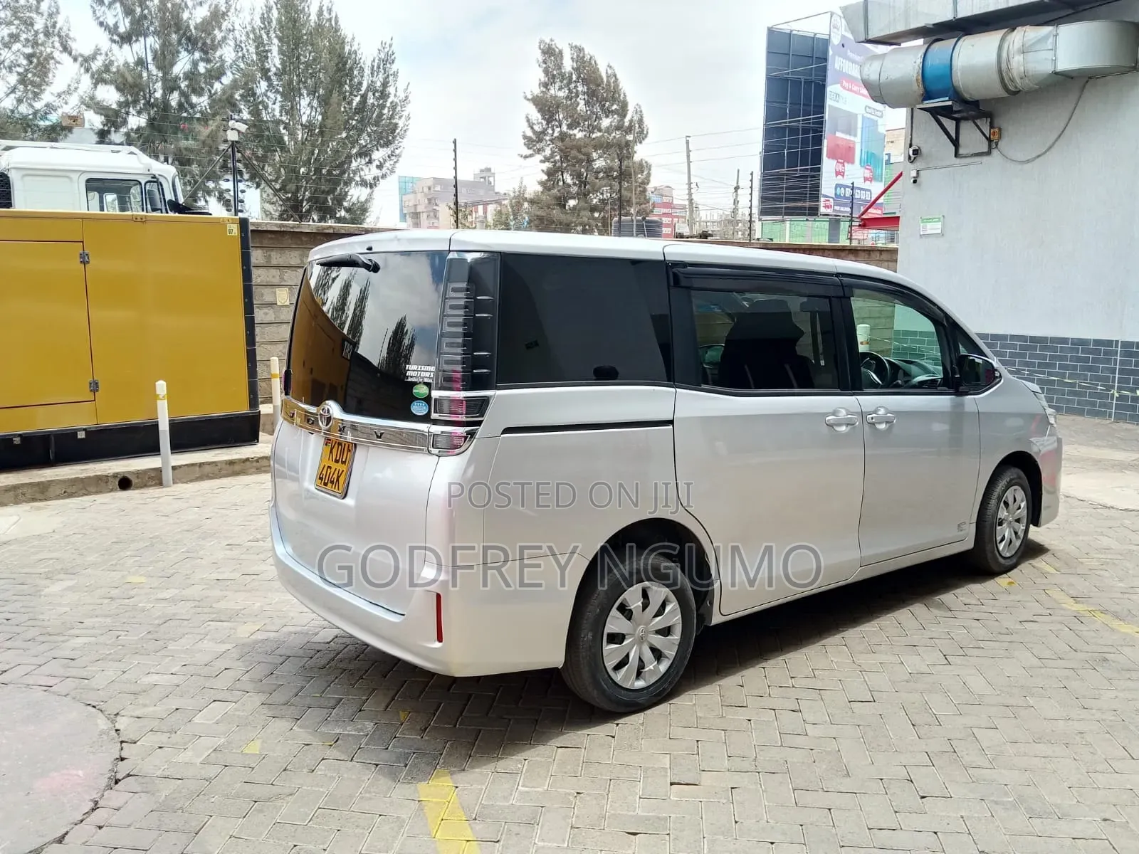 Toyota Voxy 2018 Silver