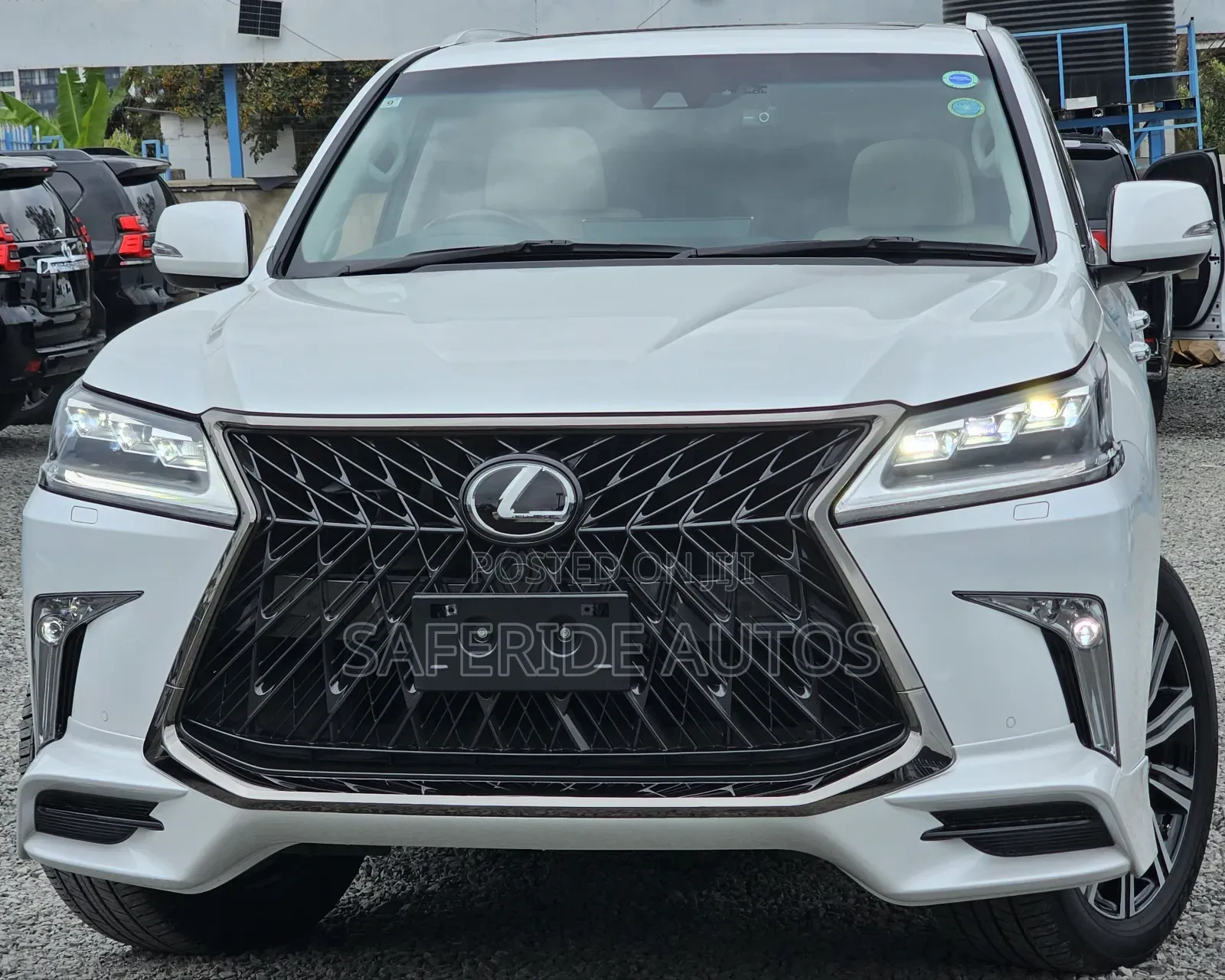 Lexus LX 570 AWD 2019 White
