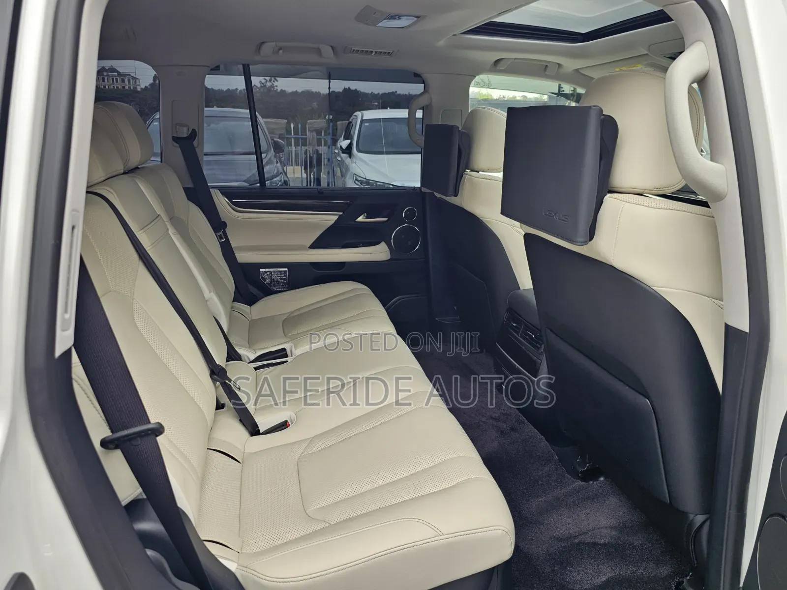 Lexus LX 570 AWD 2019 White