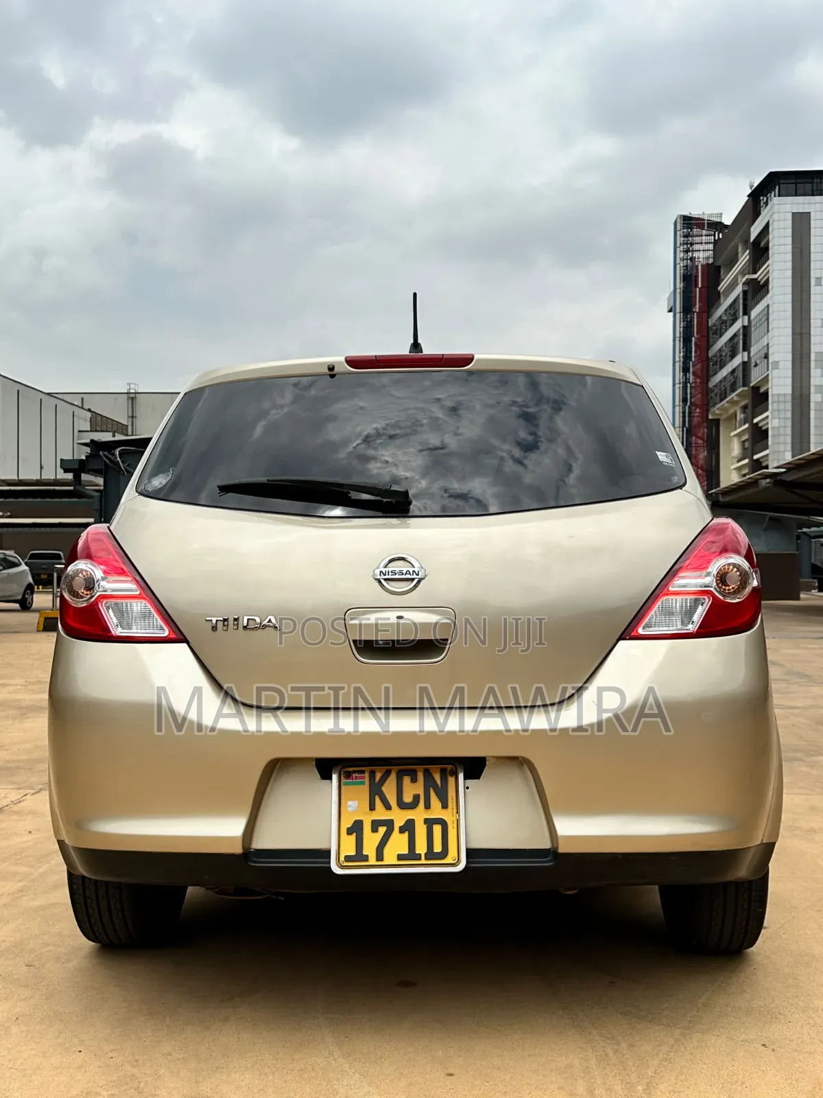 Nissan Tiida 2010 Gold