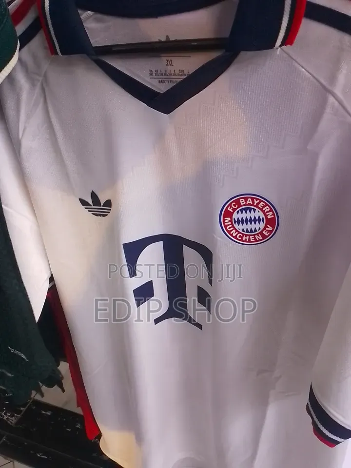 FC Bayern Munichen White Jersey