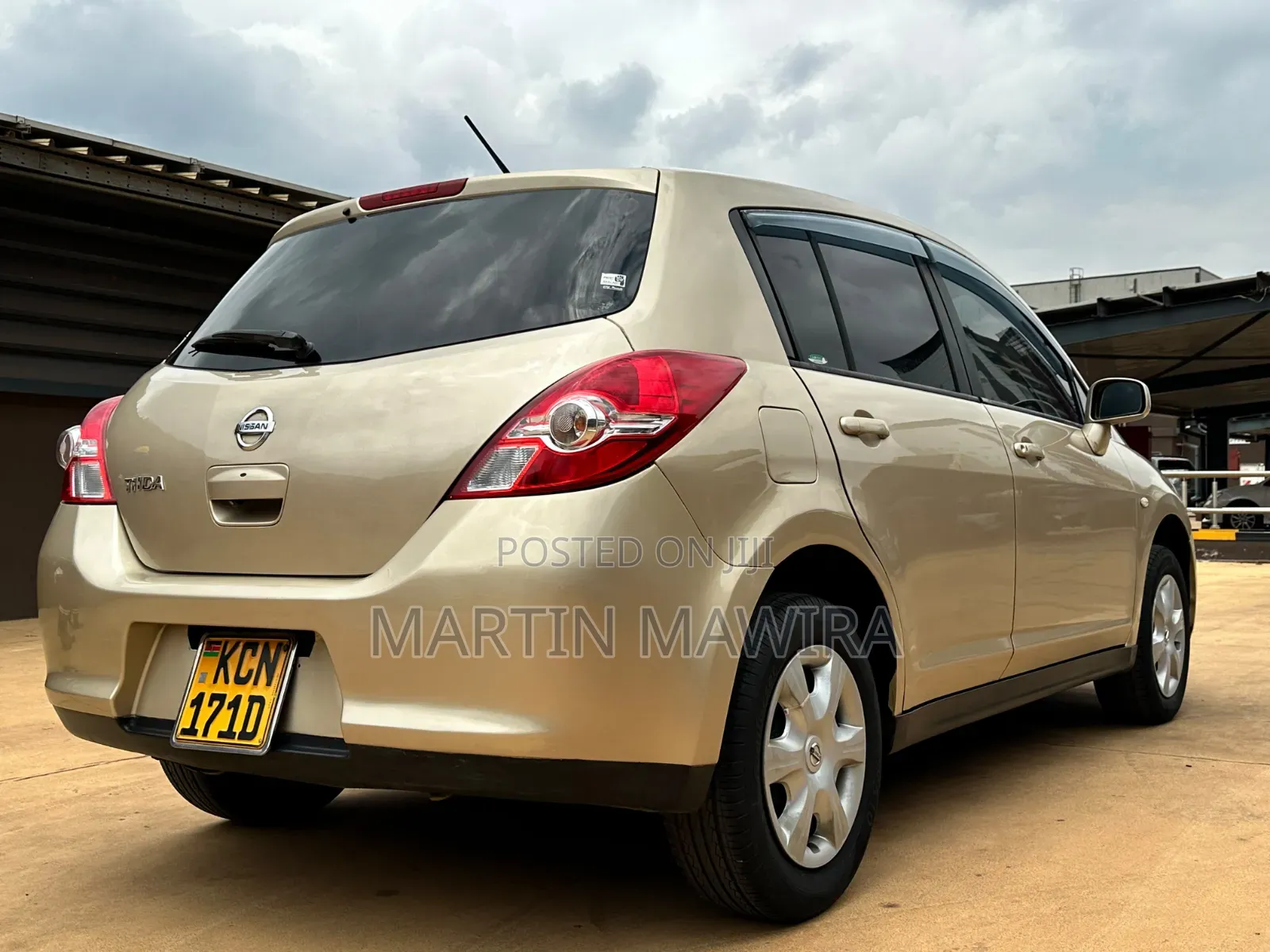 Nissan Tiida 2010 Gold