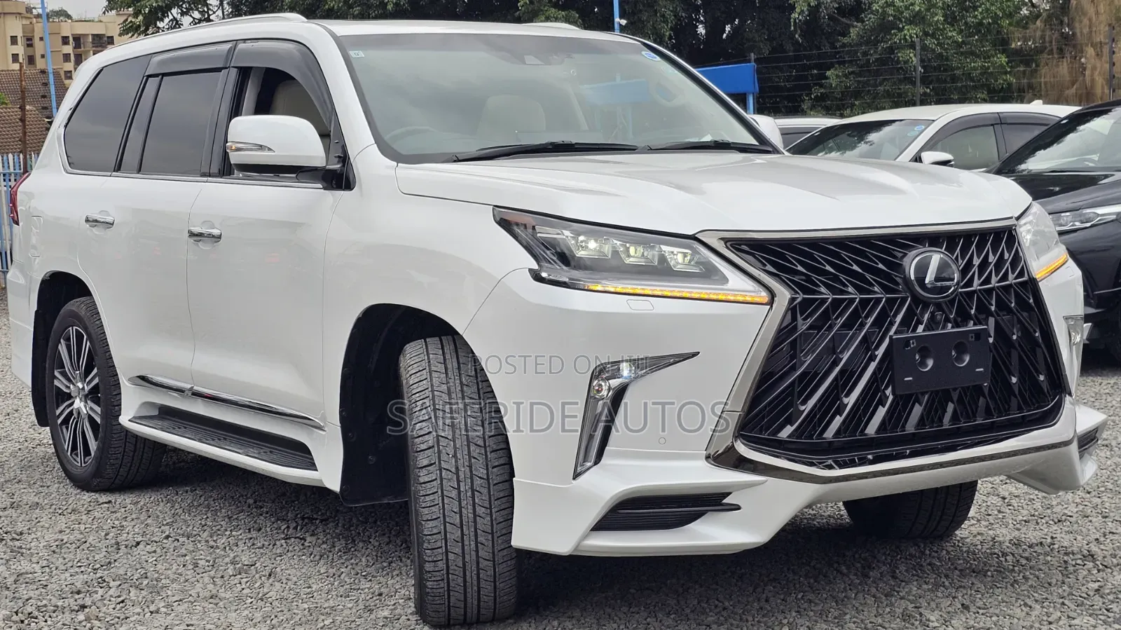 Lexus LX 570 AWD 2019 White