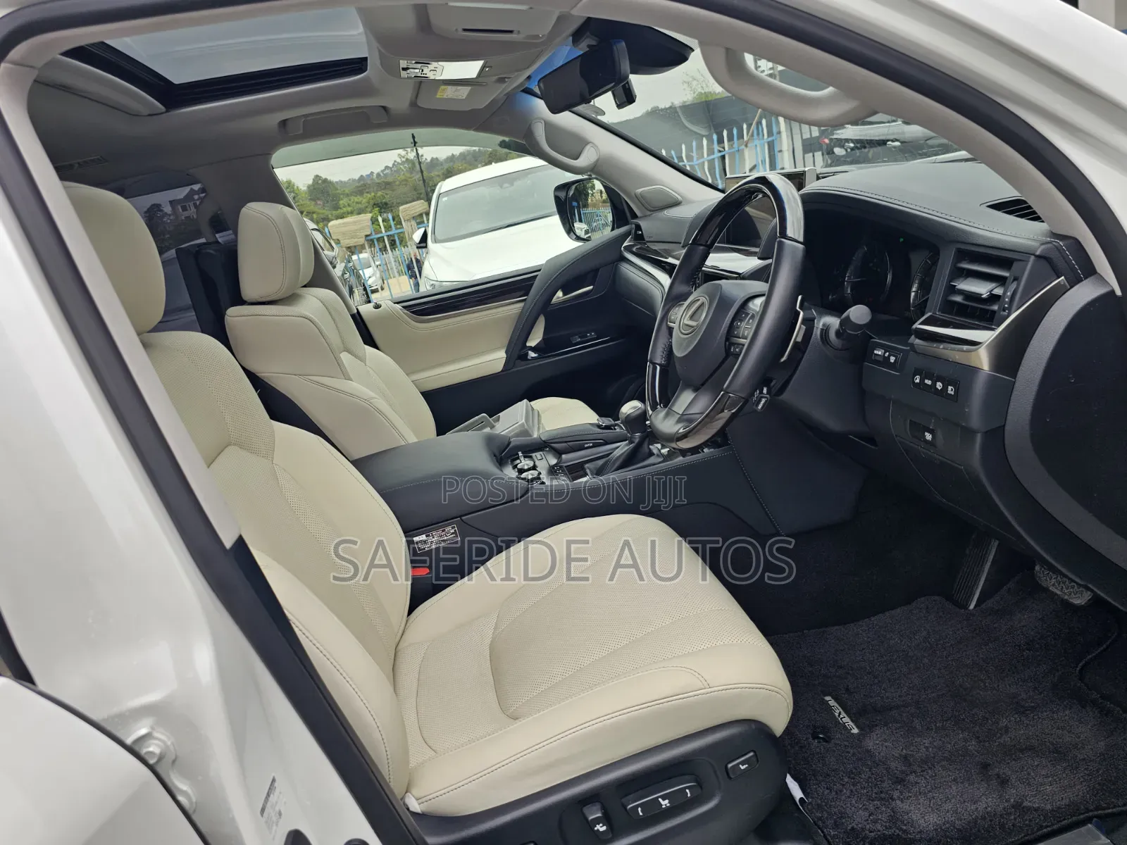 Lexus LX 570 AWD 2019 White