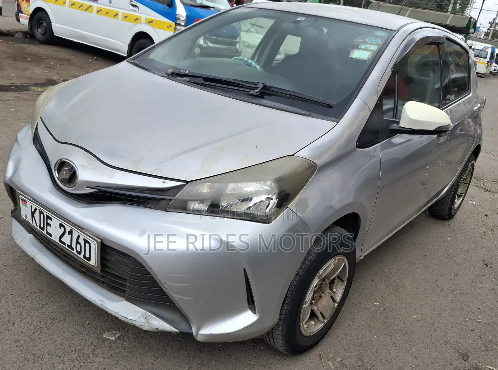 Toyota Vitz 1.0 FWD 5dr 2014 Silver