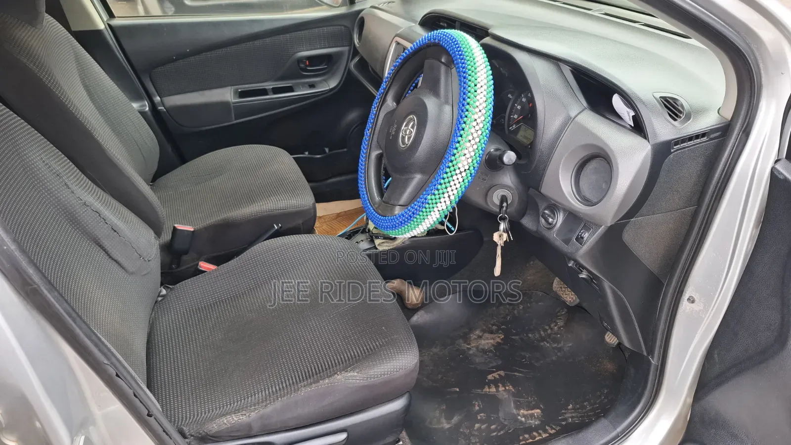 Toyota Vitz 1.0 FWD 5dr 2014 Silver