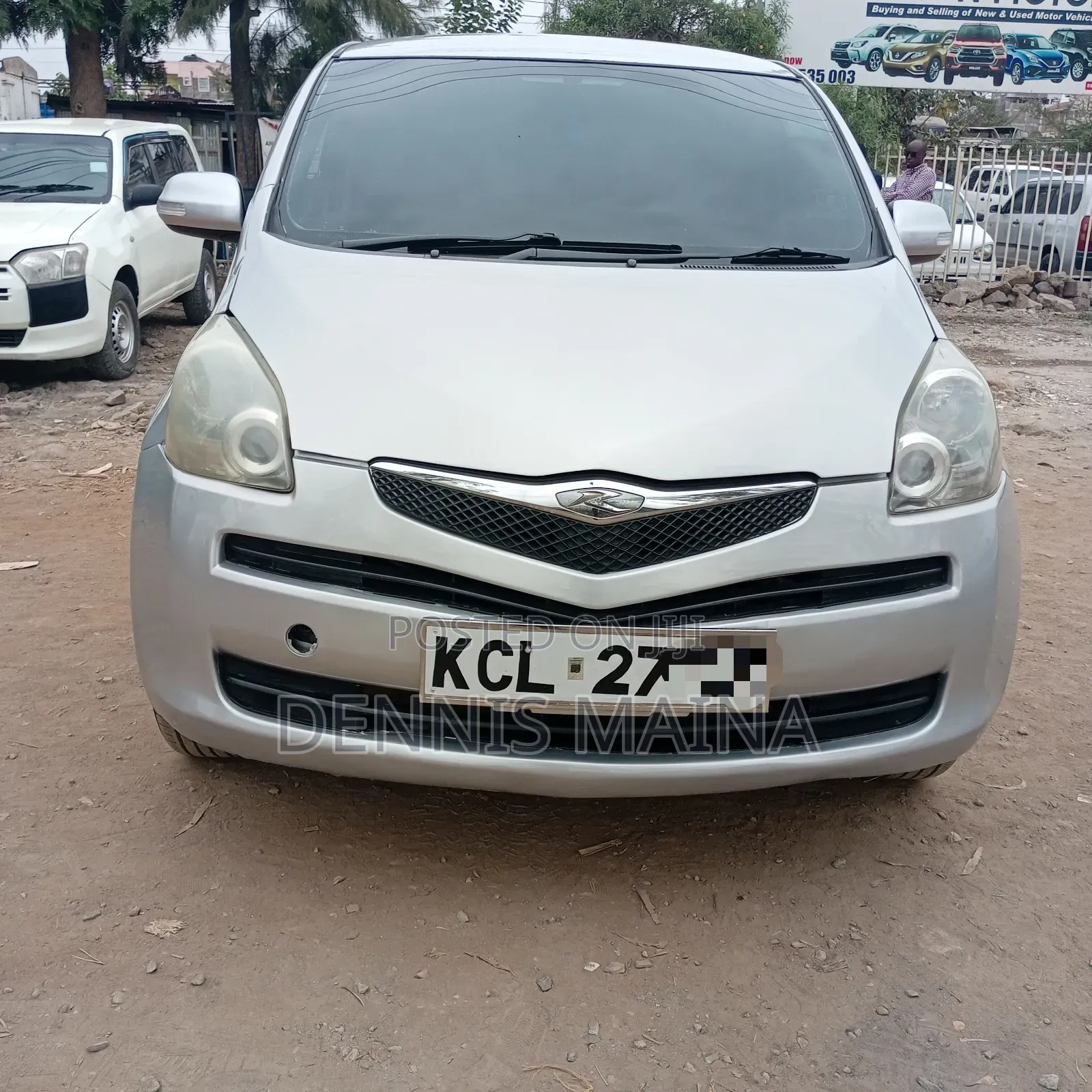 Toyota Ractis 1.3 FWD 2010 Silver