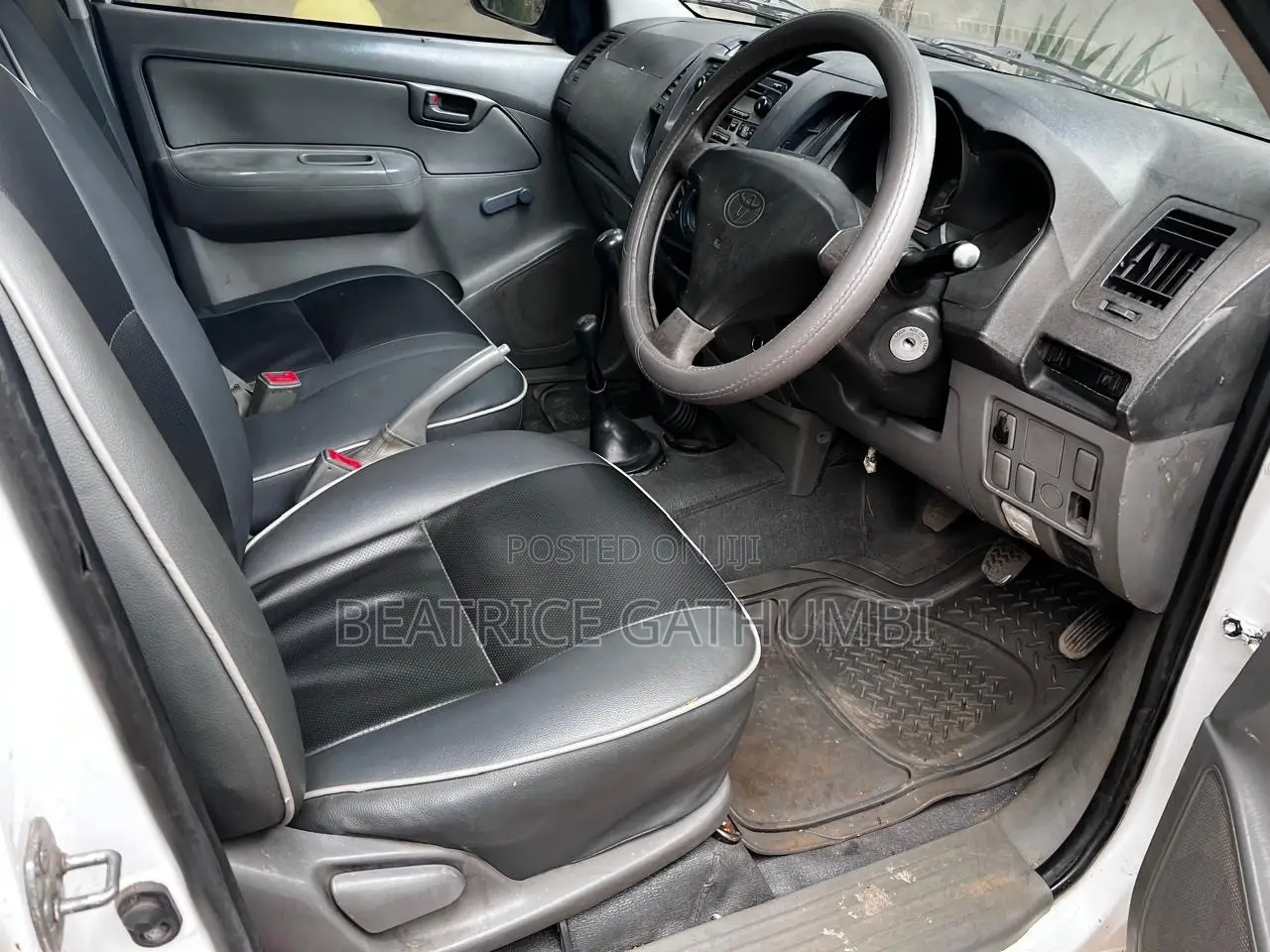 Toyota Hilux 2010 White