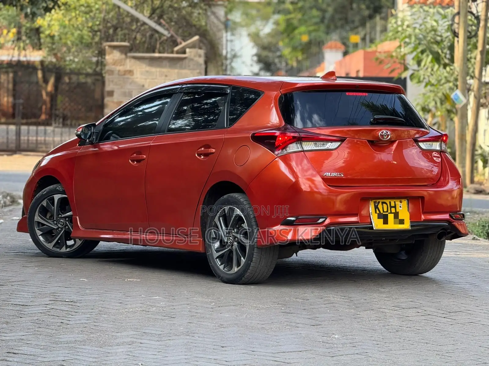 Toyota Auris 2016 Orange