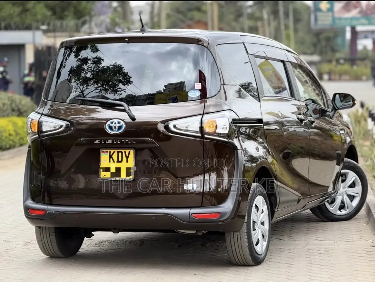 Toyota Sienta 1.5 Hybrid FWD 2019 Brown