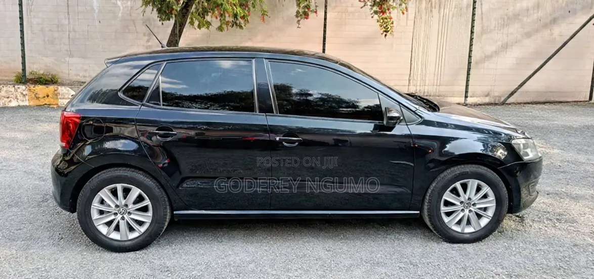 Volkswagen Polo 2011 Black