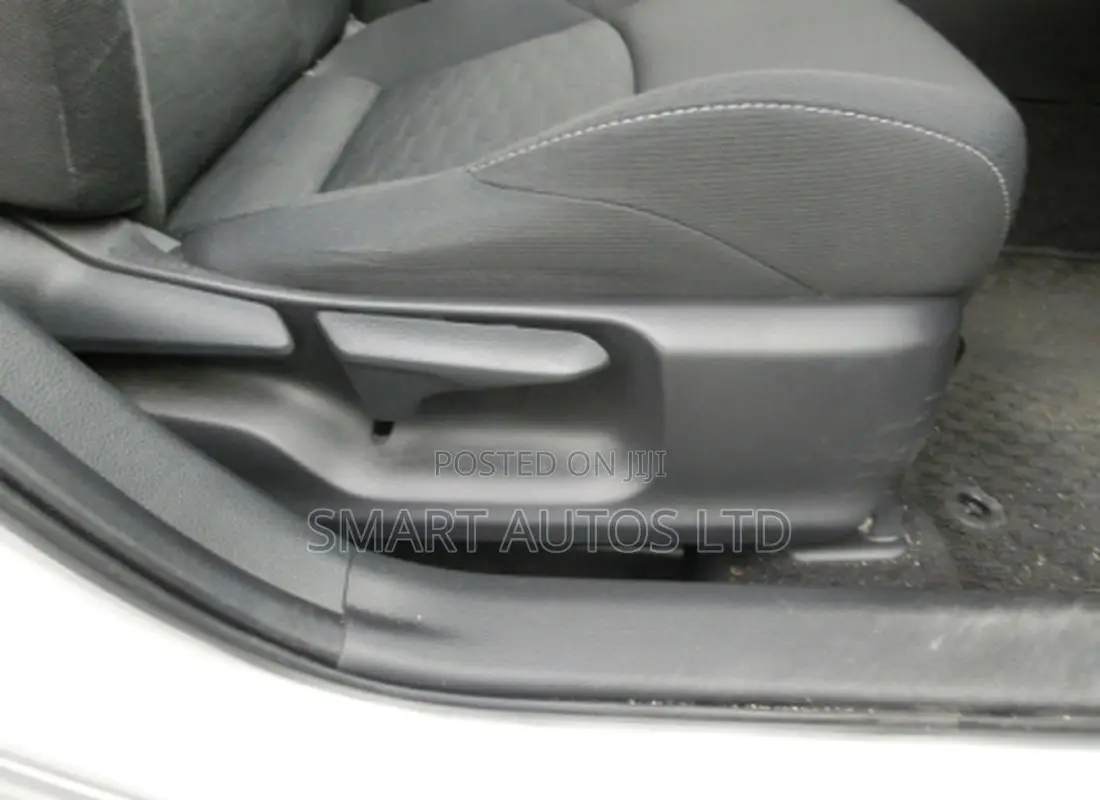 Toyota Corolla LE Eco (1.8L 4cyl 2A) 2018 Silver