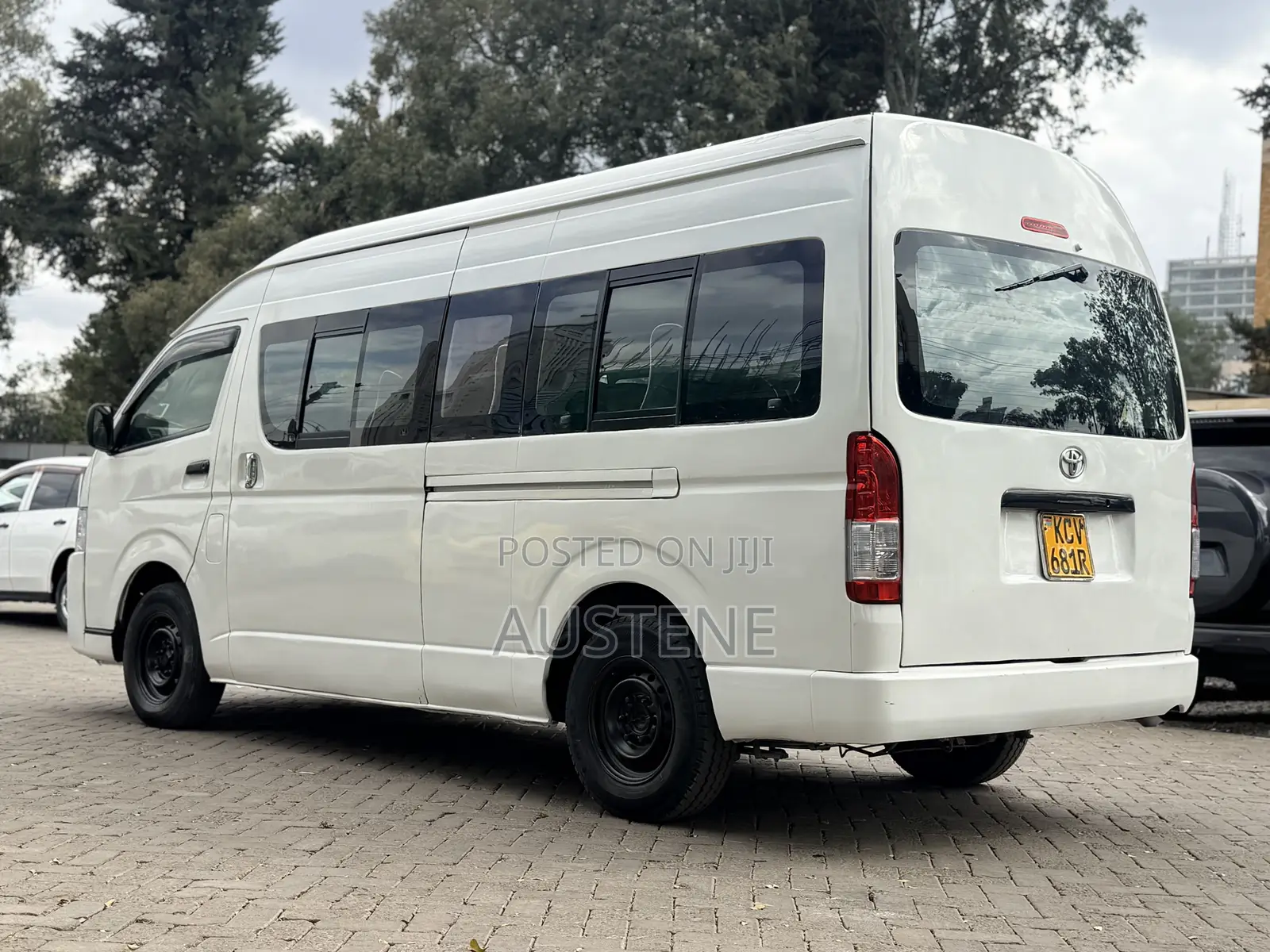 Toyota HiAce 2019 White