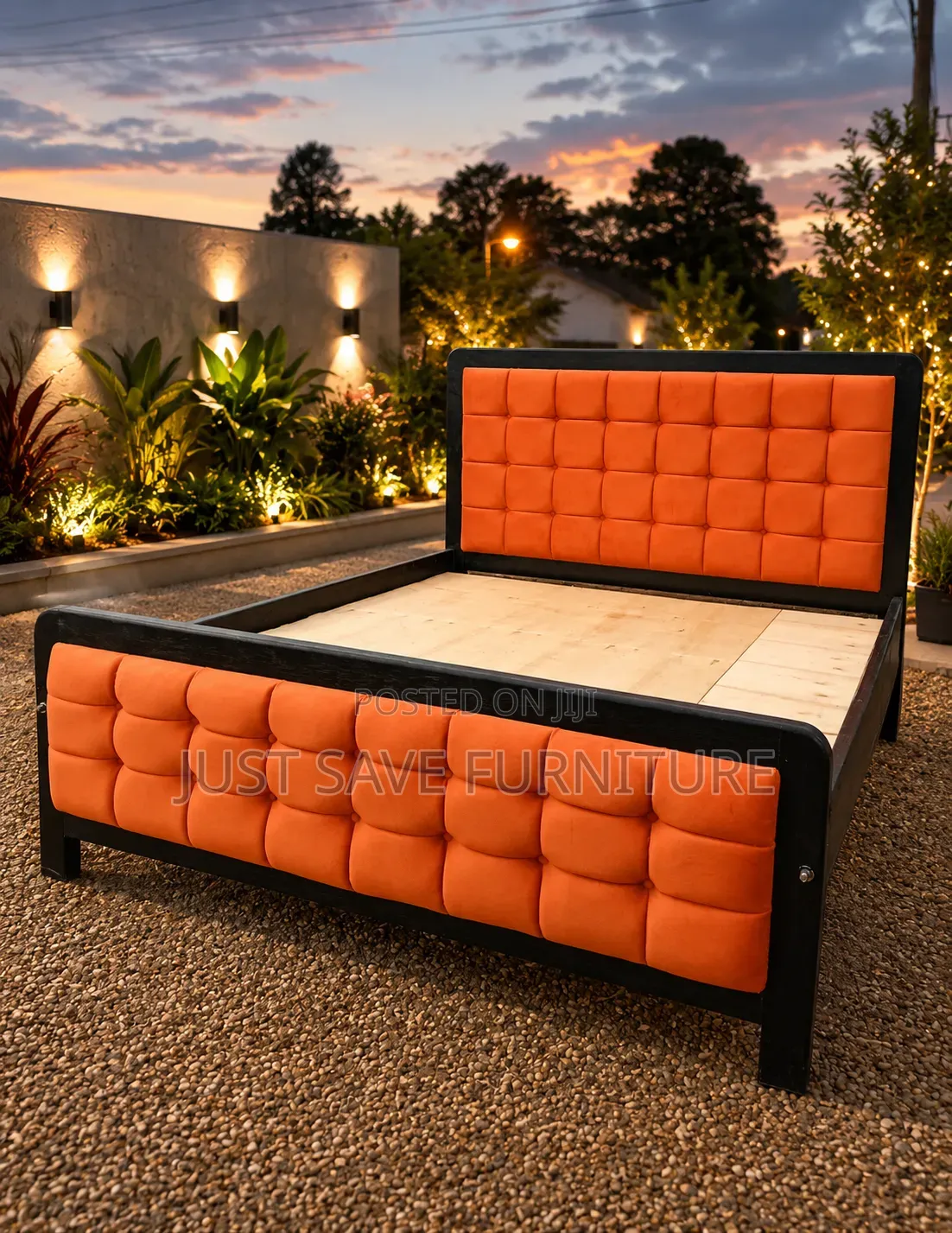 Amber Noir 5×6 Upholstered Bed