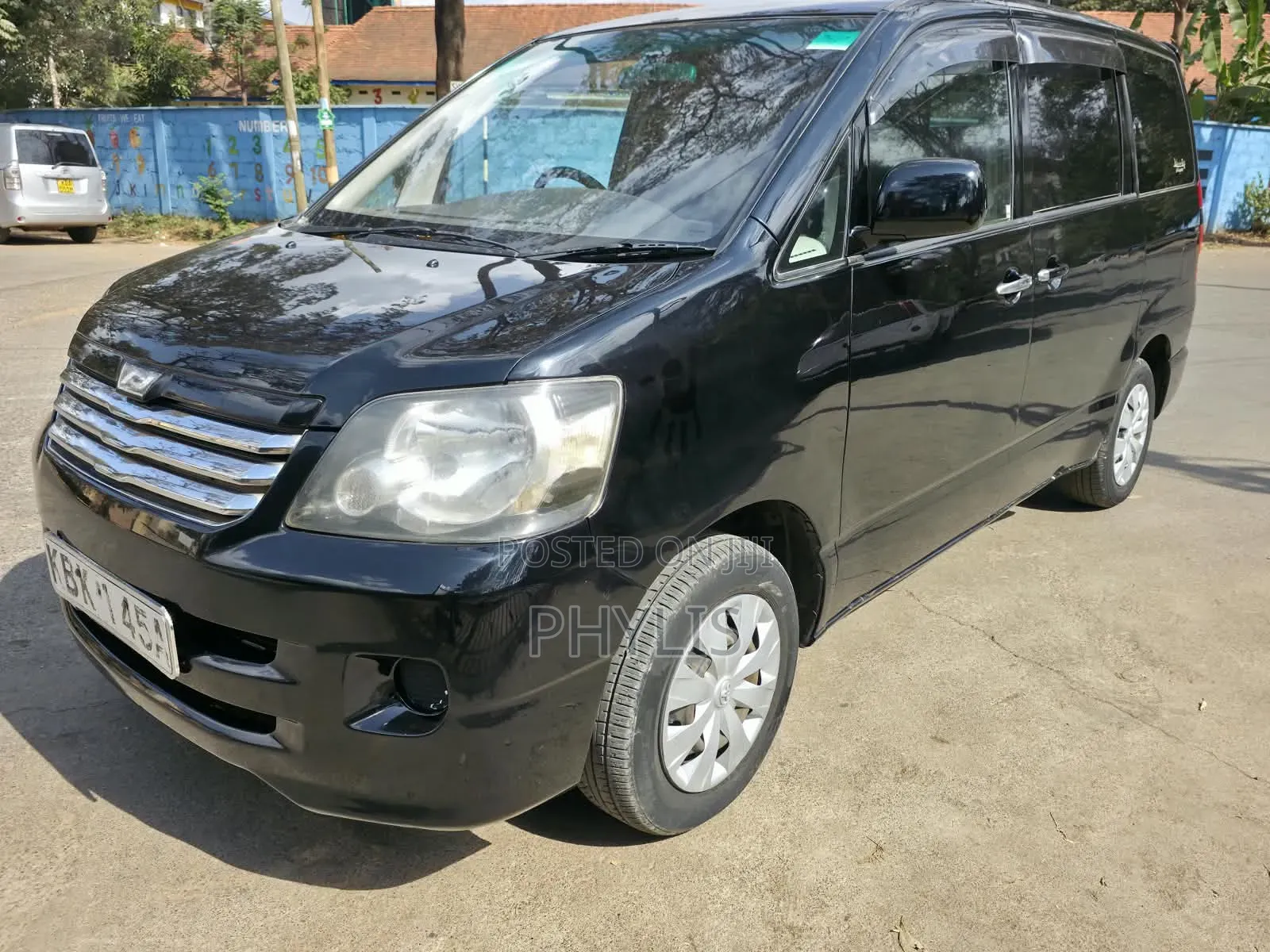 Toyota Noah 2.0 FWD (8 Seater) 2002 Black