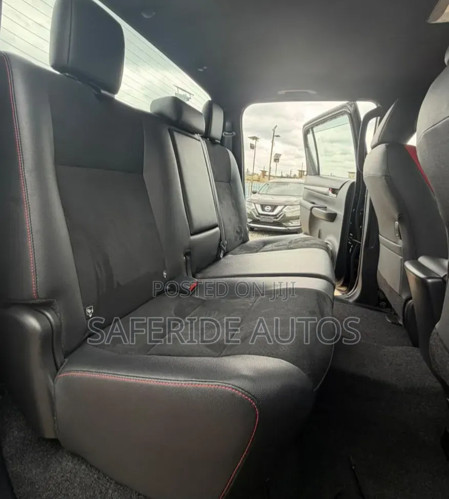 Toyota Hilux 2021 Black