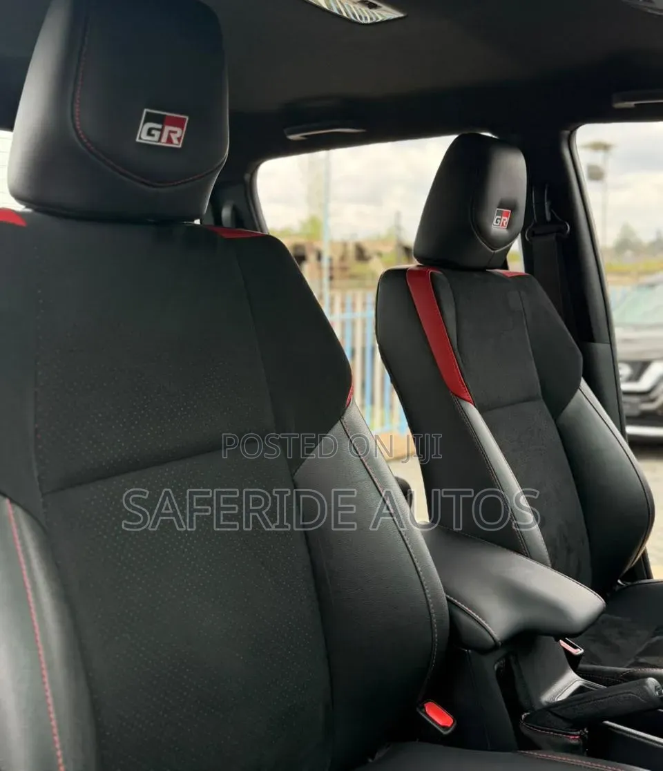 Toyota Hilux 2021 Black