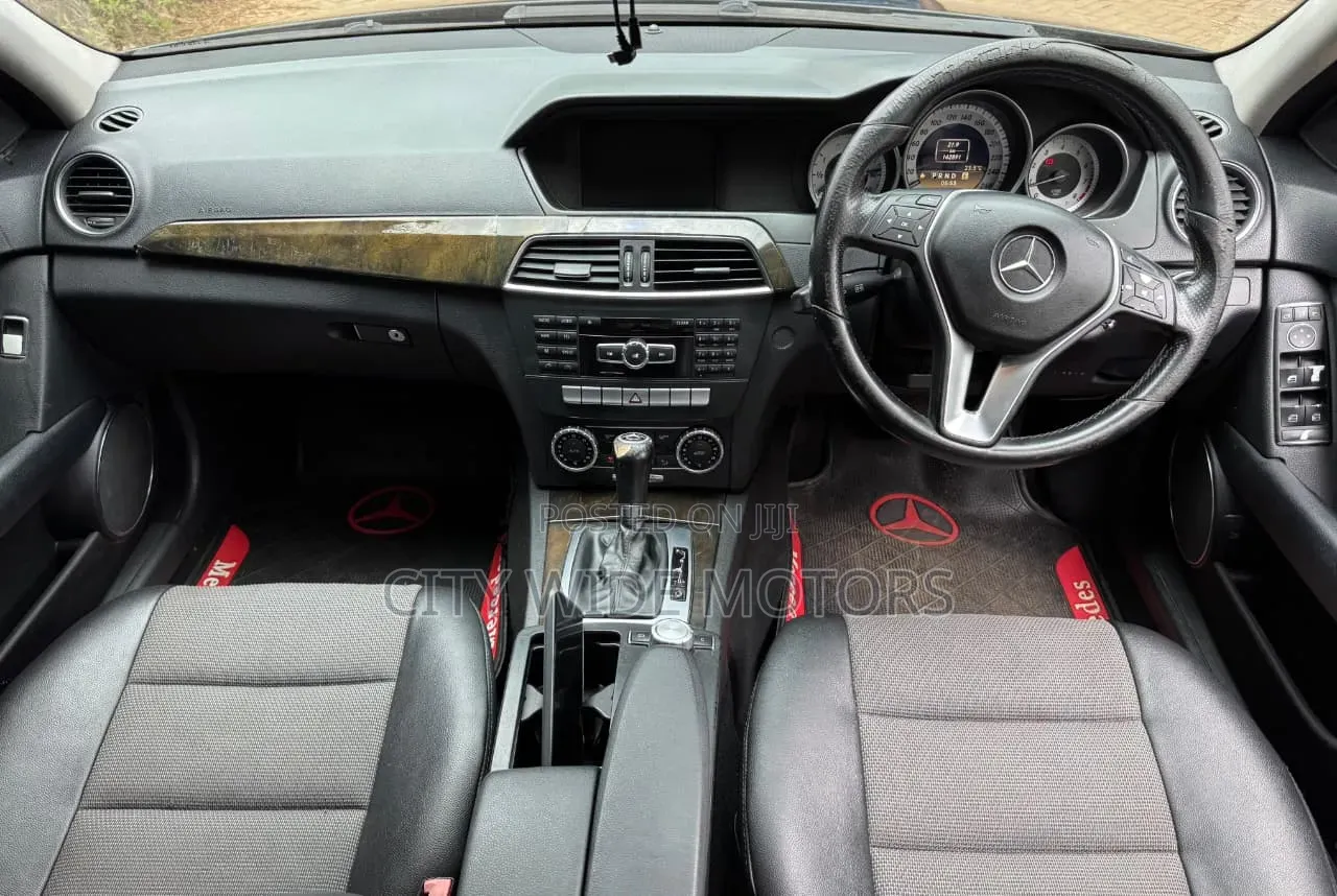 Mercedes-Benz C200 2011 Black