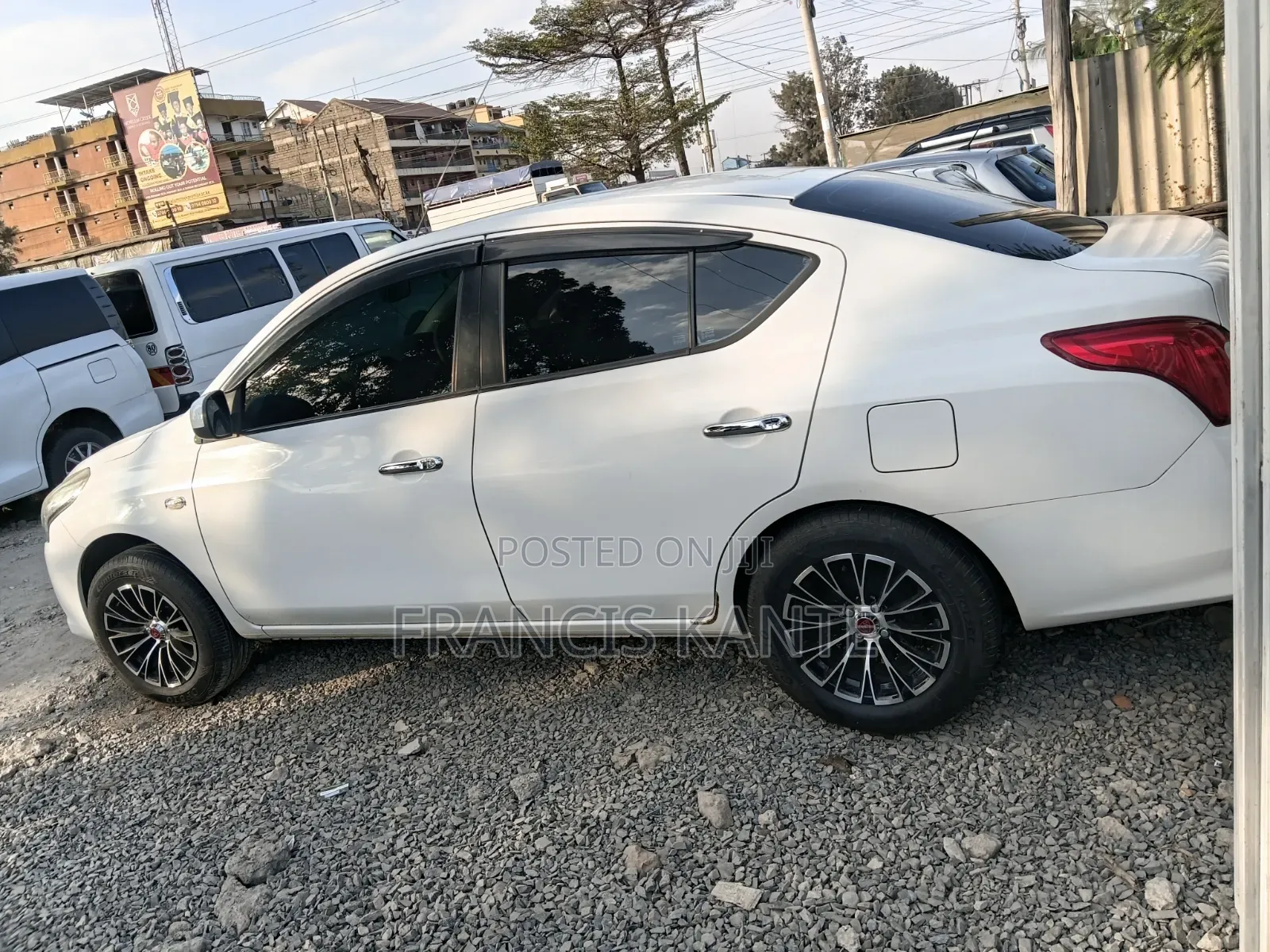 Nissan Latio 1.2 2017 Gold