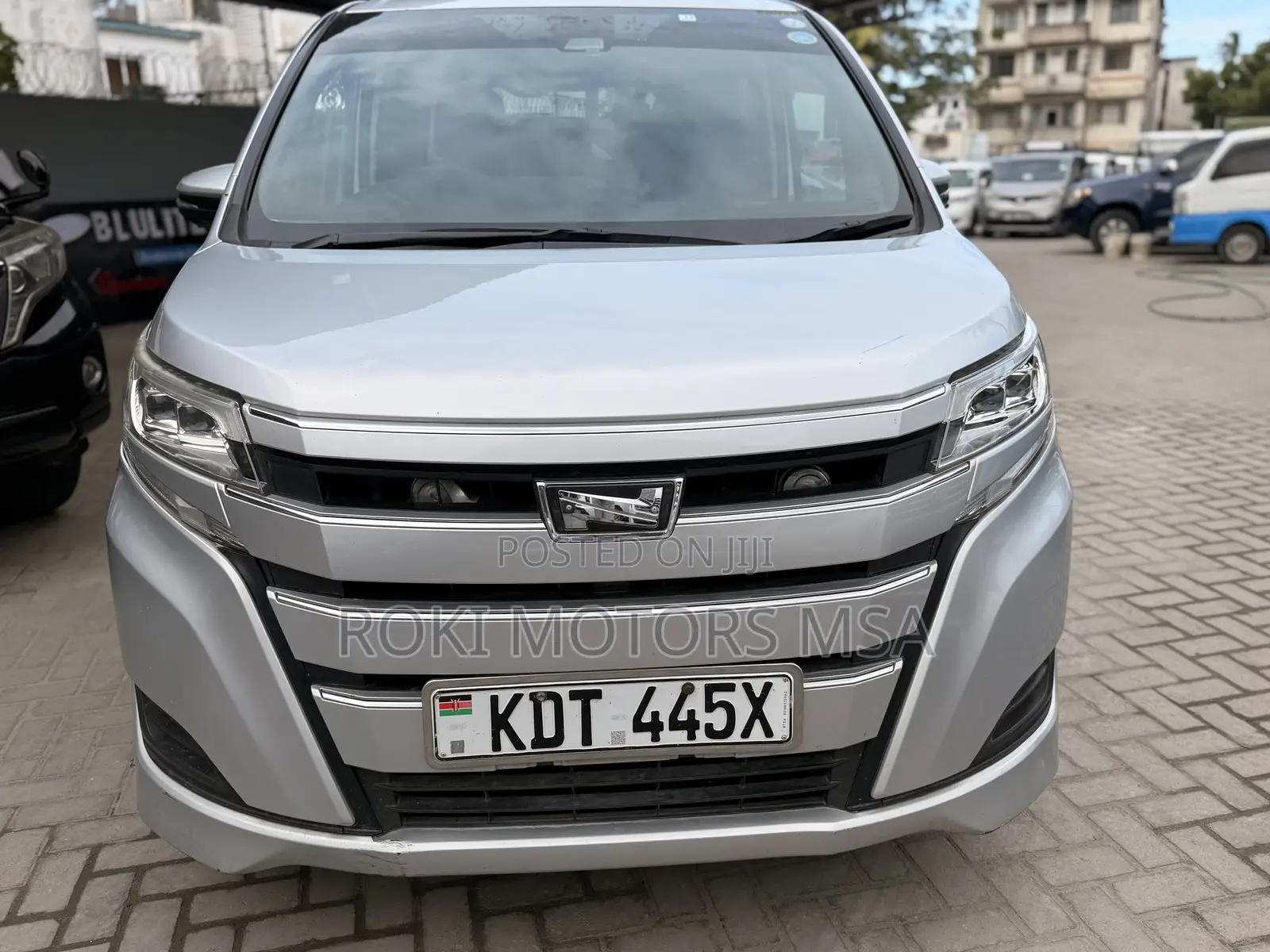Toyota Noah 2017 Silver