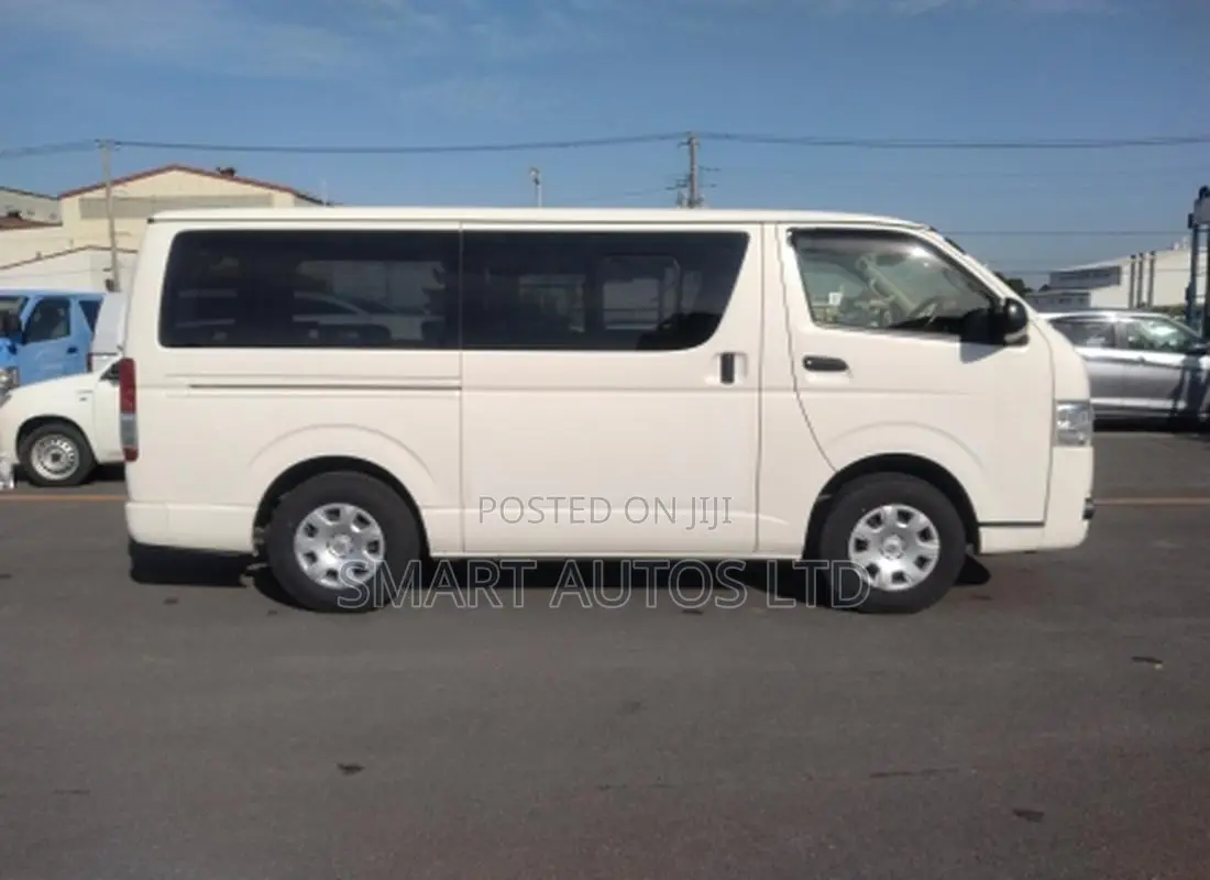 Toyota HiAce 2018 White