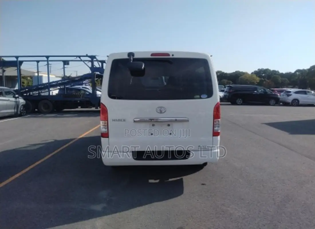 Toyota HiAce 2018 White