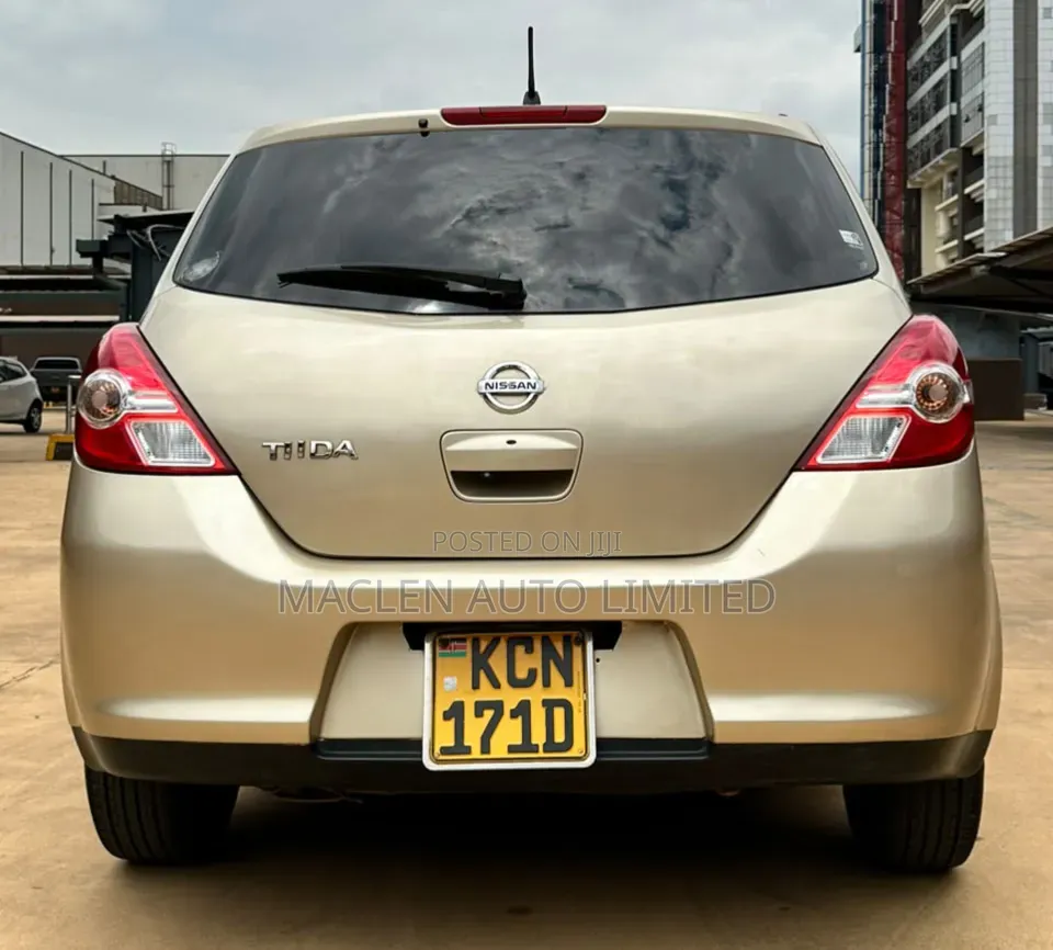 Nissan Tiida 2010 Gold