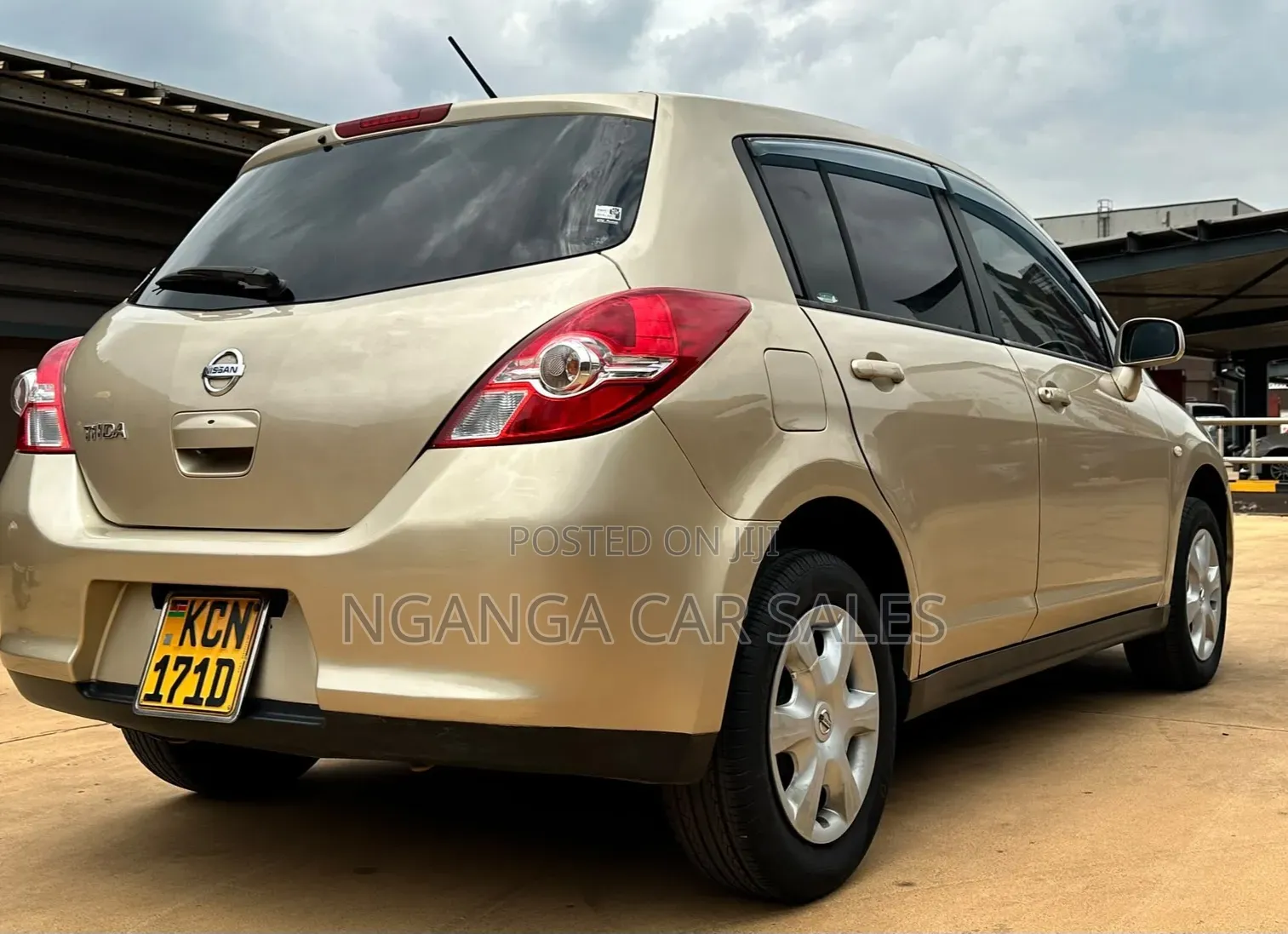 Nissan Tiida 2010 Beige