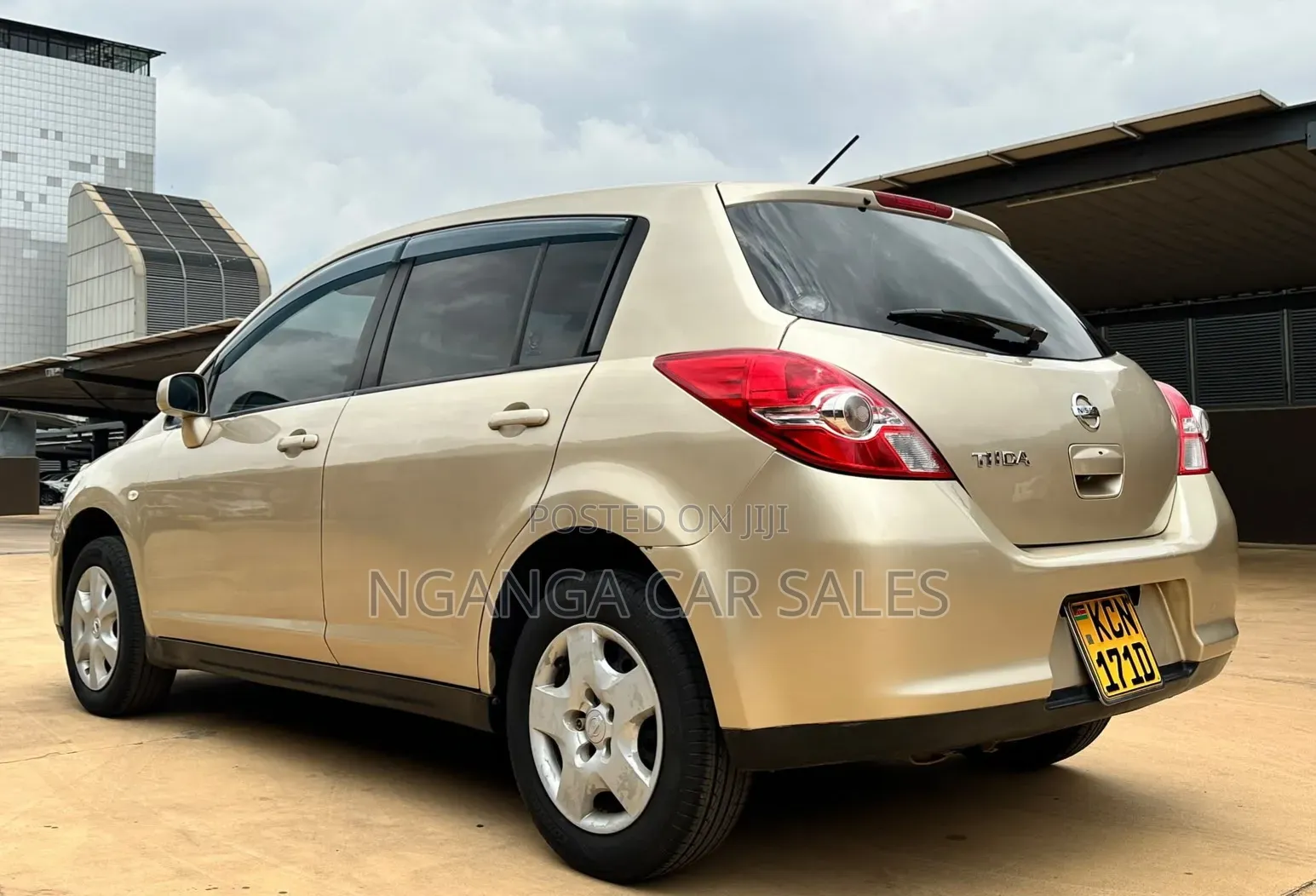 Nissan Tiida 2010 Beige
