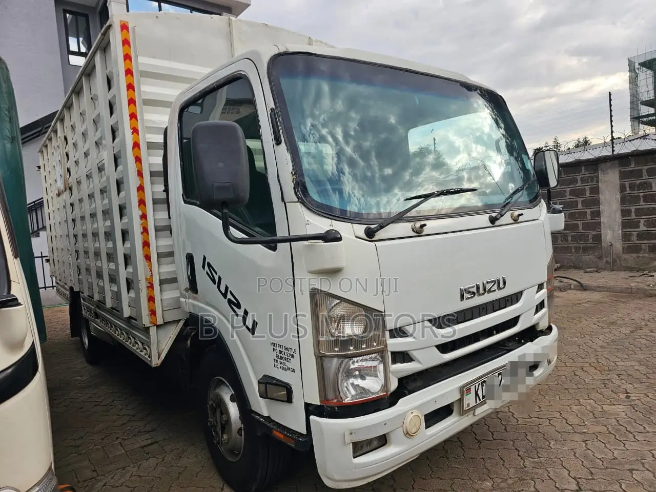 Isuzu NQR 2022 White