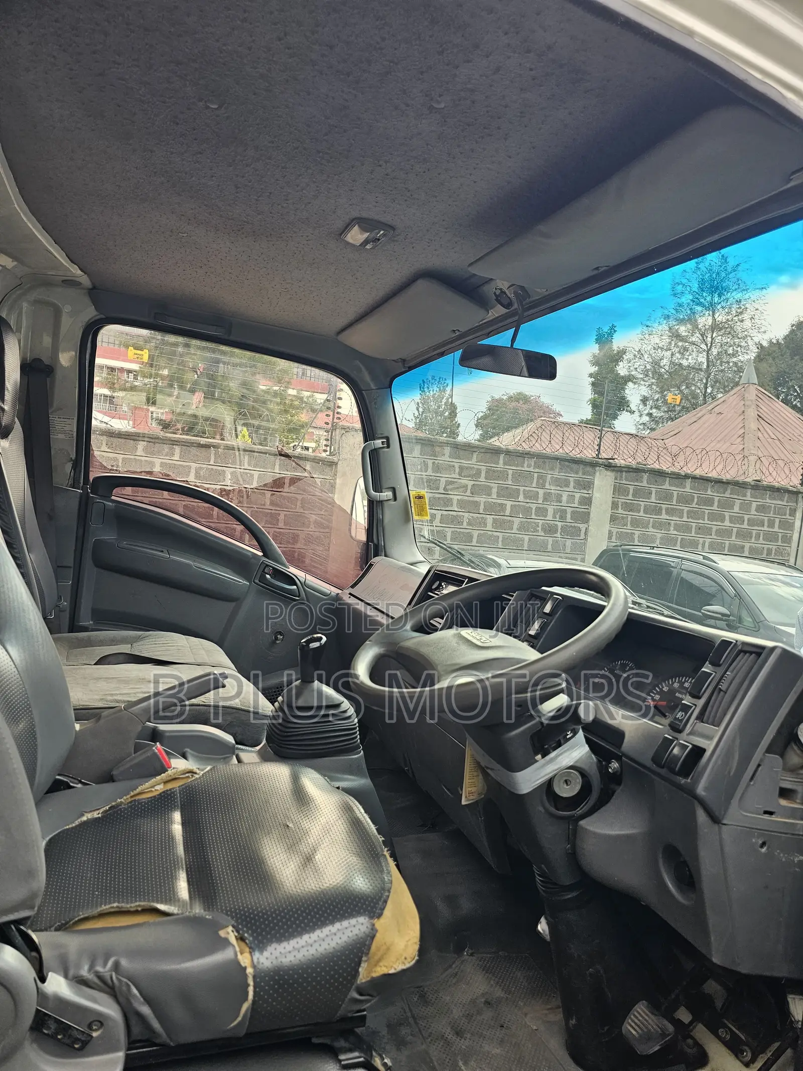 Isuzu NQR 2022 White
