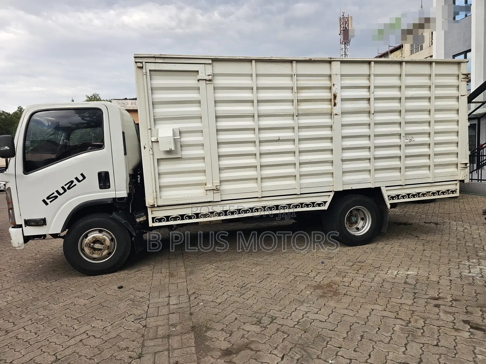 Isuzu NQR 2022 White