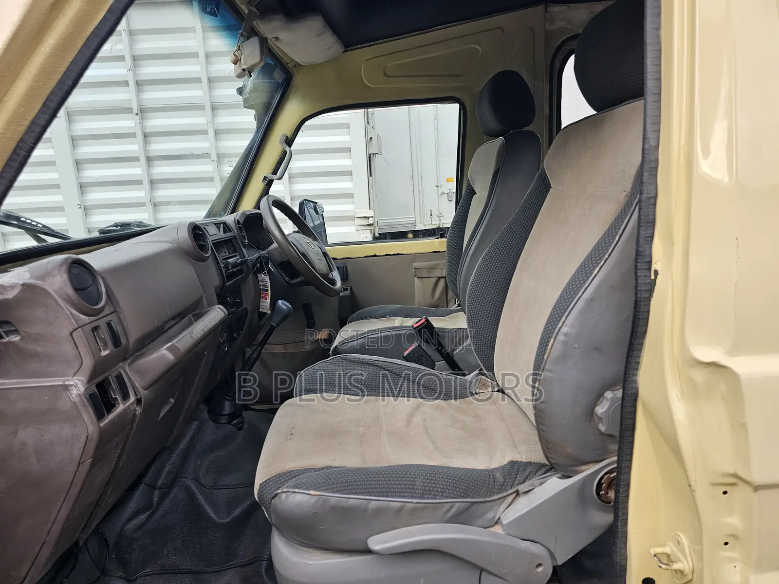 Toyota Land Cruiser 2001 Gold