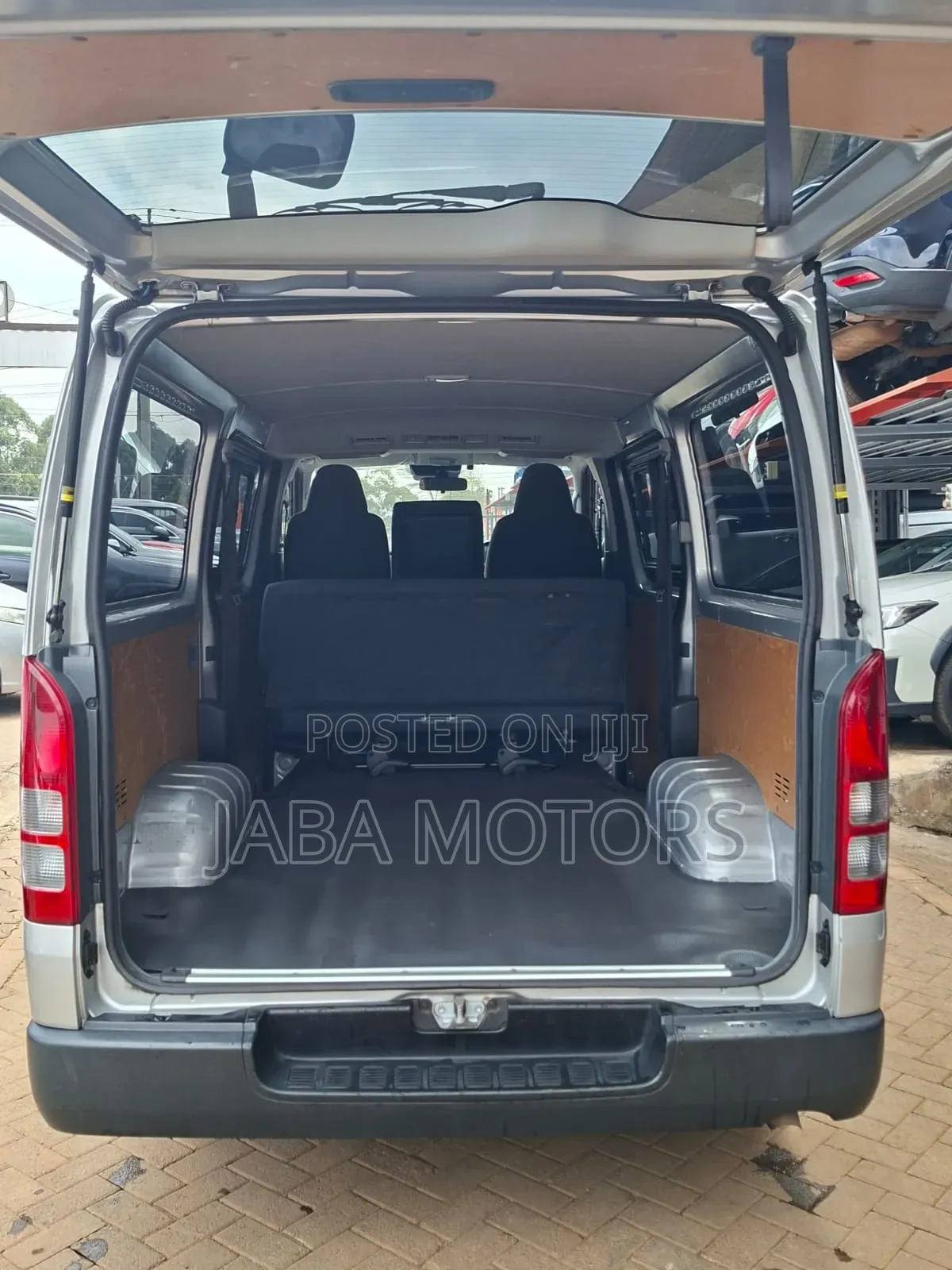Toyota HiAce 2018 Silver