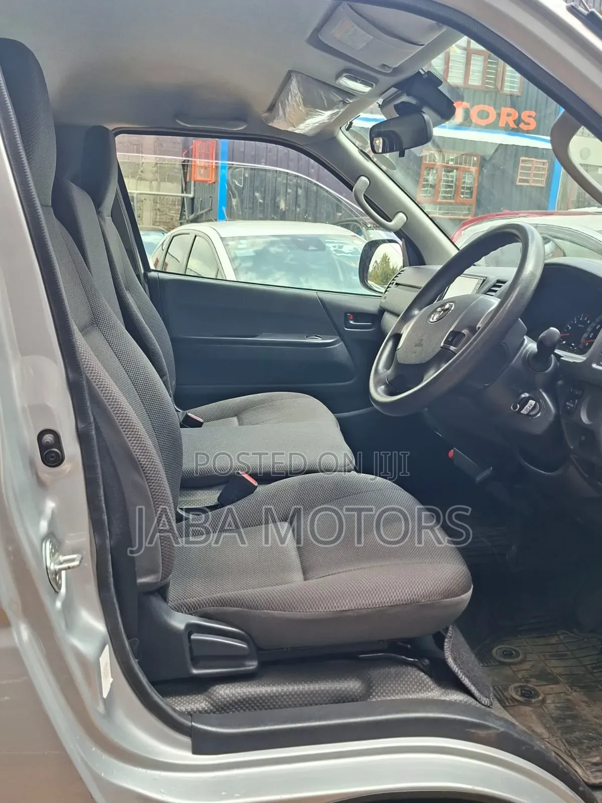 Toyota HiAce 2018 Silver