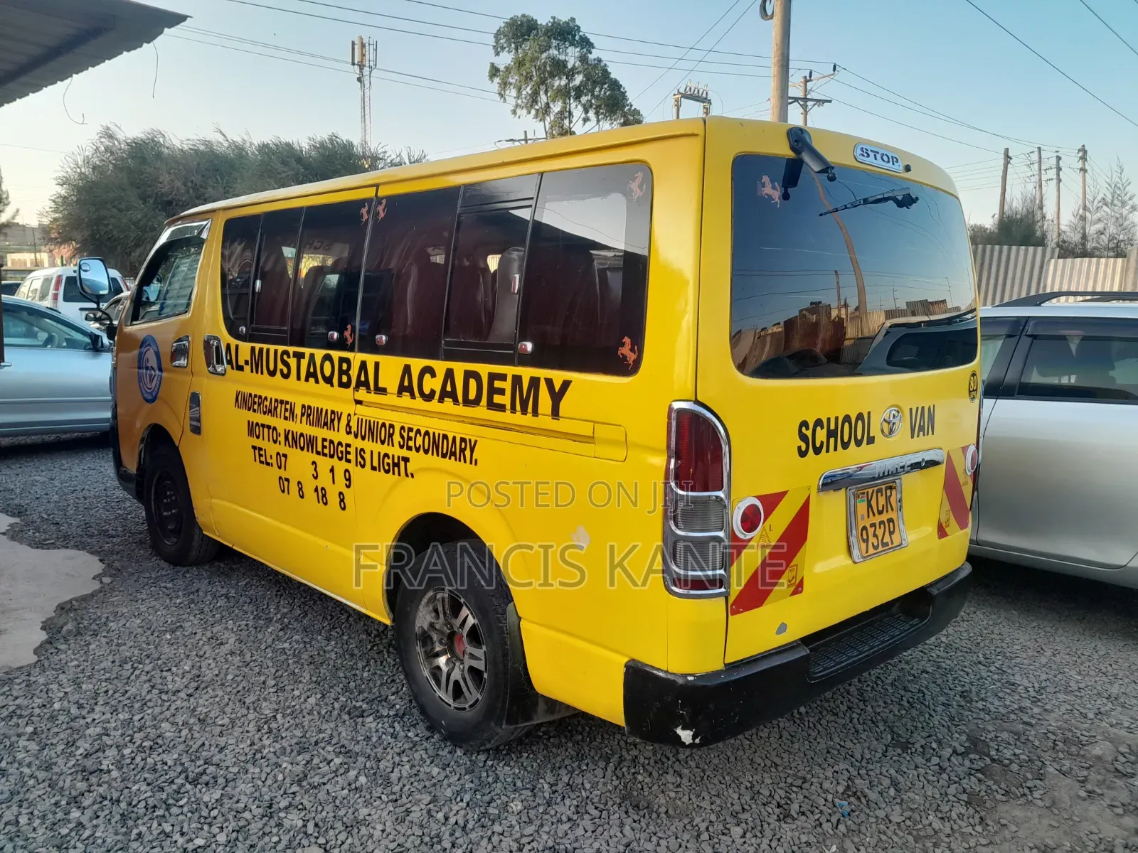 Toyota HiAce 2010 Yellow