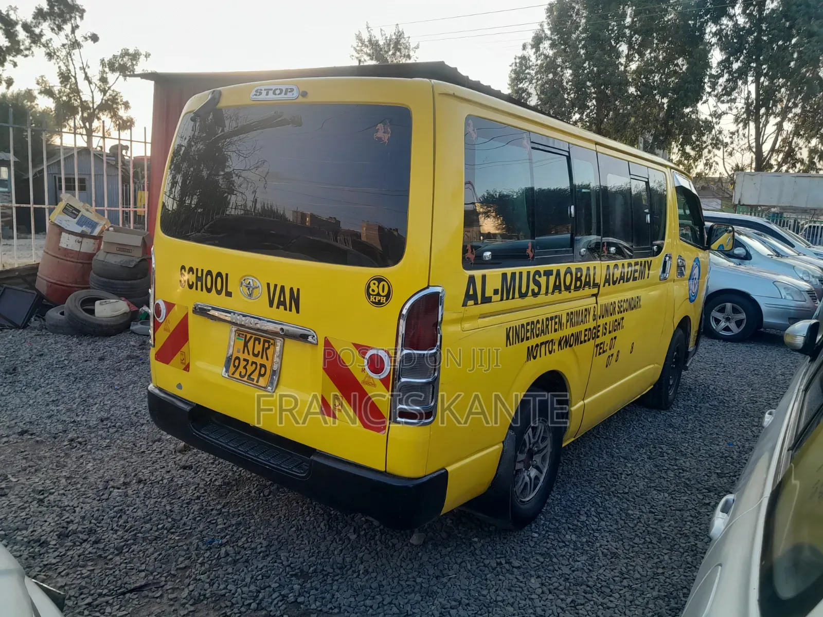 Toyota HiAce 2010 Yellow
