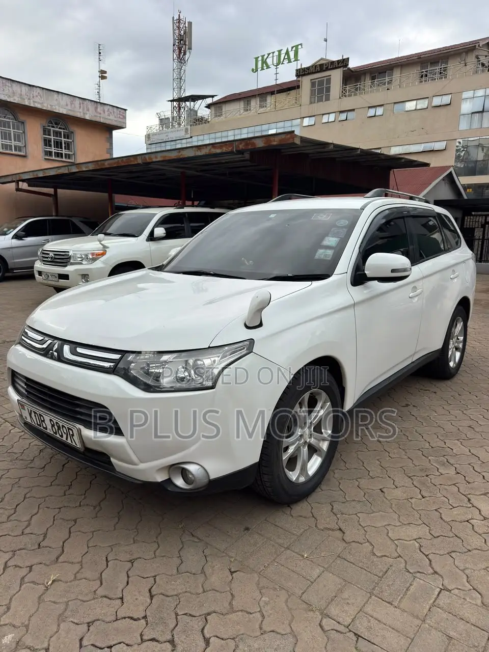 Mitsubishi Outlander 2012 White