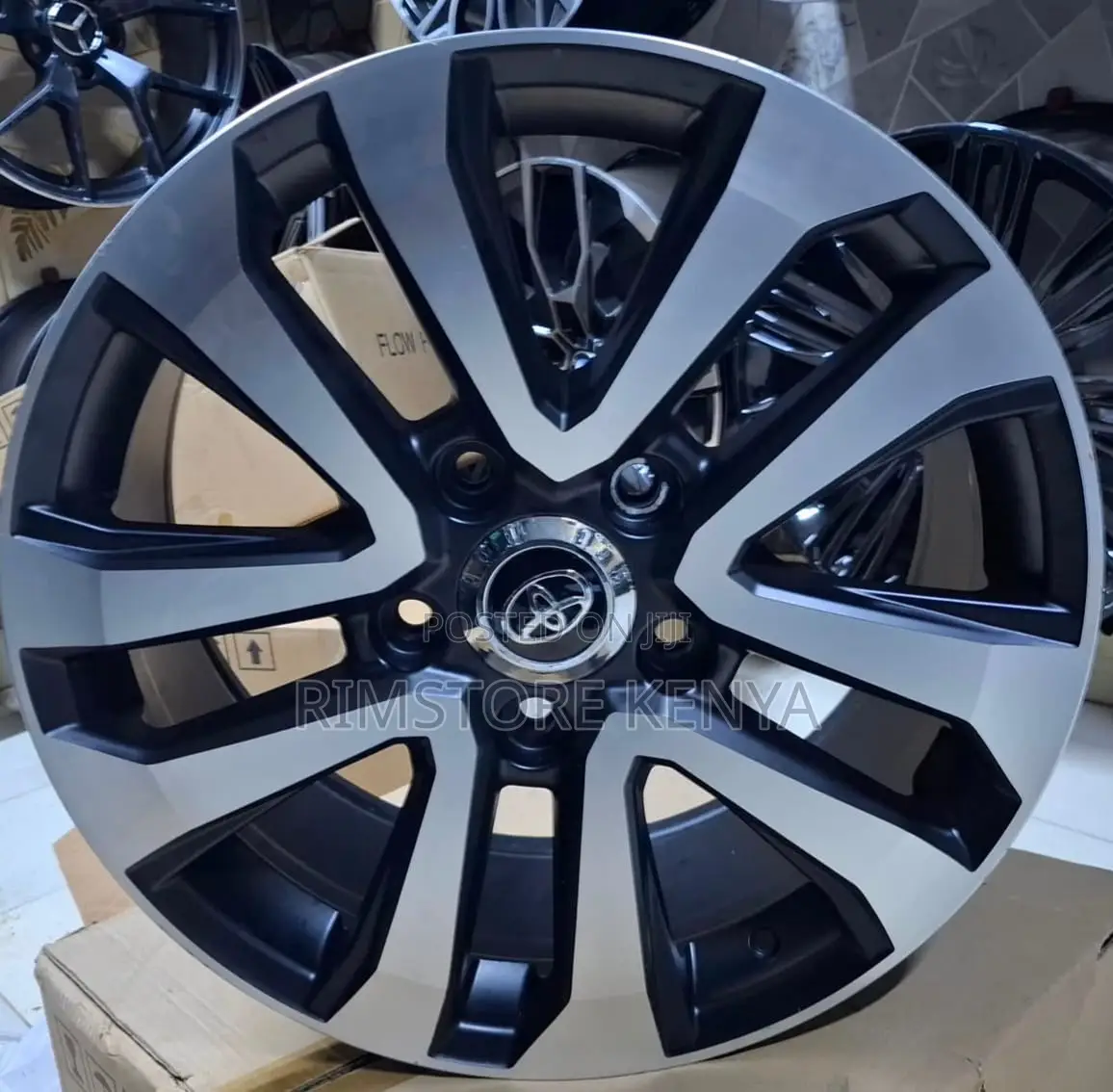 Size 20 V8 Landcruiser, Black Silver, Full Set