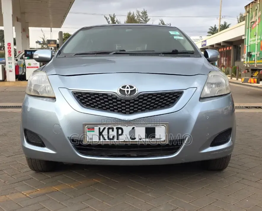 Toyota Belta 2010 Gray