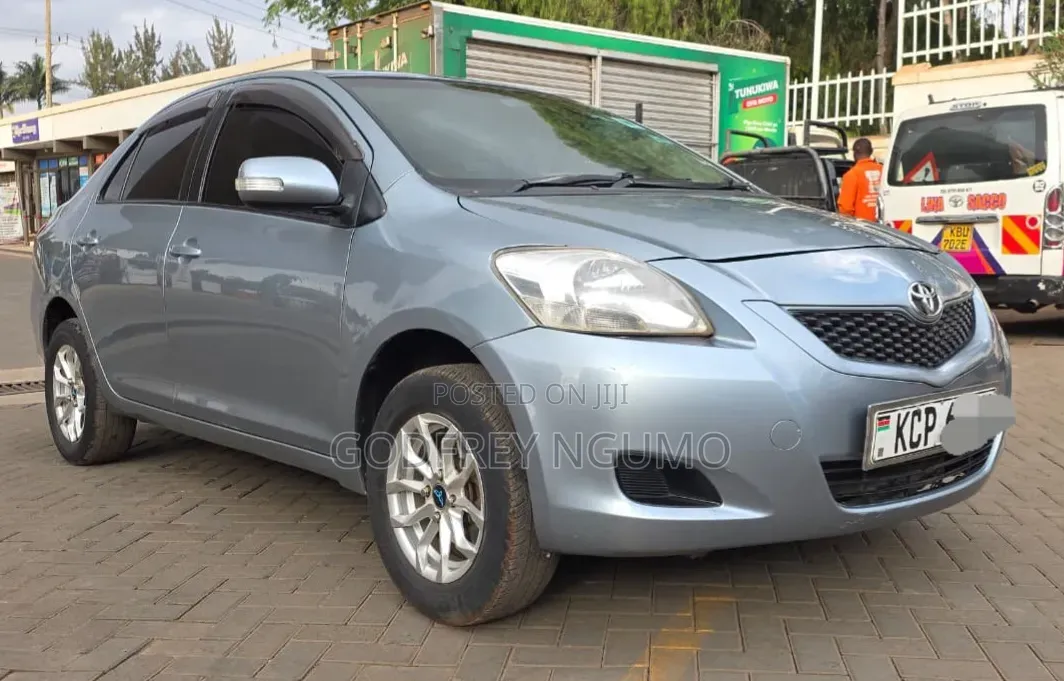 Toyota Belta 2010 Gray