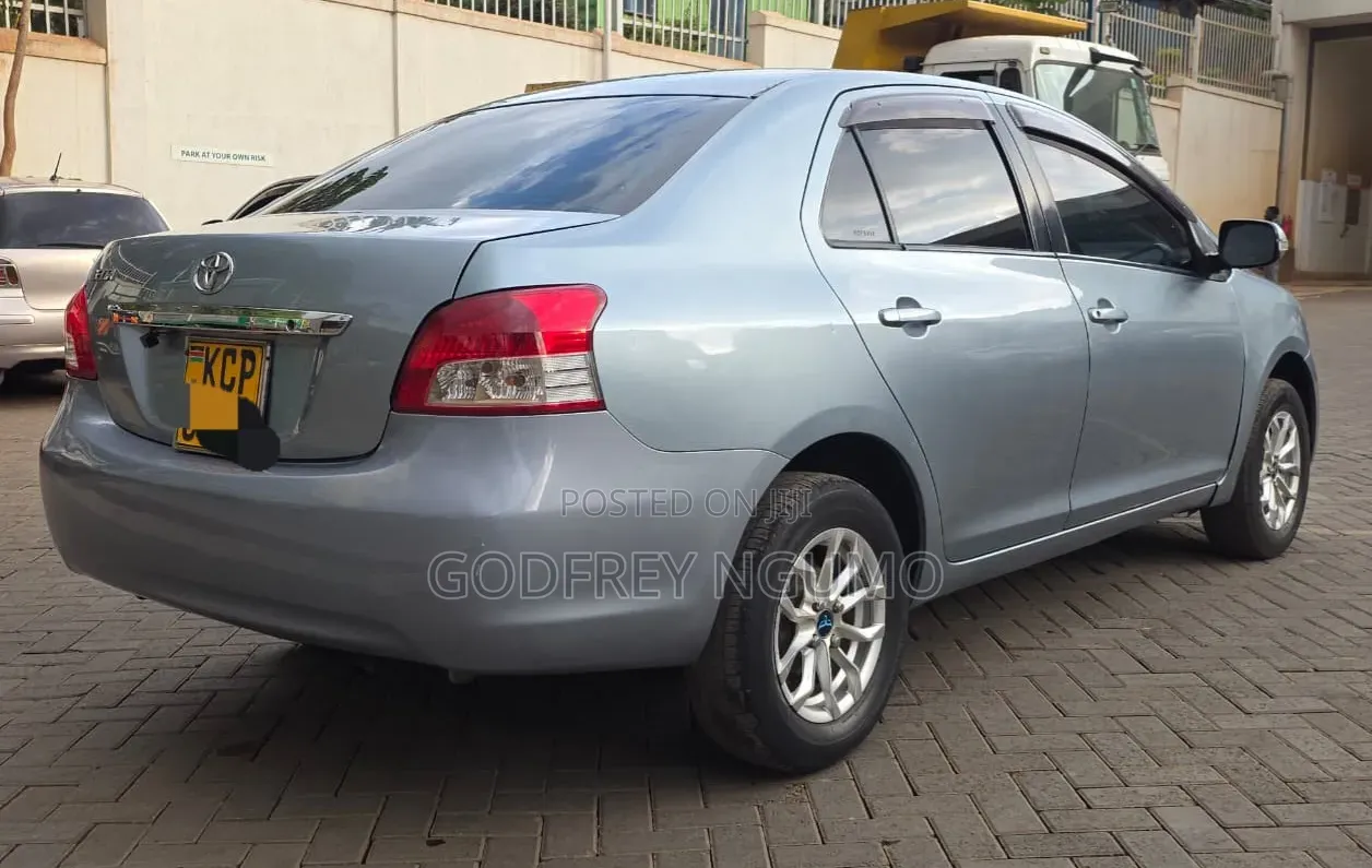 Toyota Belta 2010 Gray