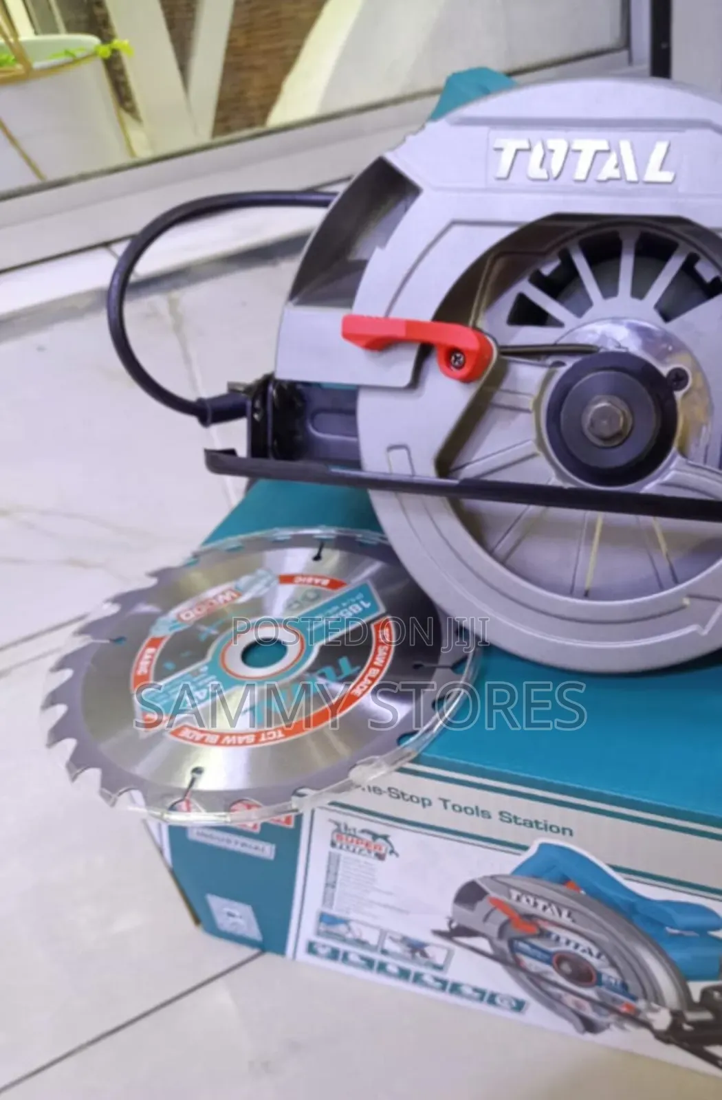 Total Circular Saw 7′′ – Professional Power Saw for Woodwork
