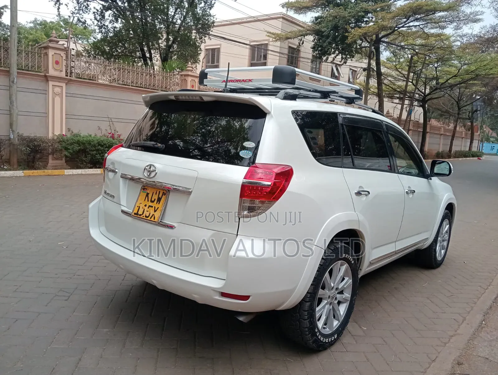 Toyota Vanguard 2012 Off white
