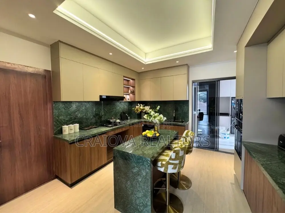 5bdrm Apartment in Spring Valley for sale