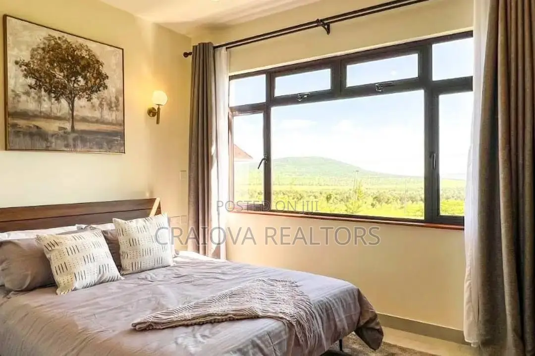 4bdrm Villa in Junction for sale