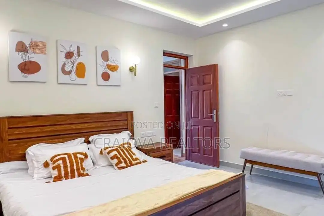 4bdrm Villa in Junction for sale