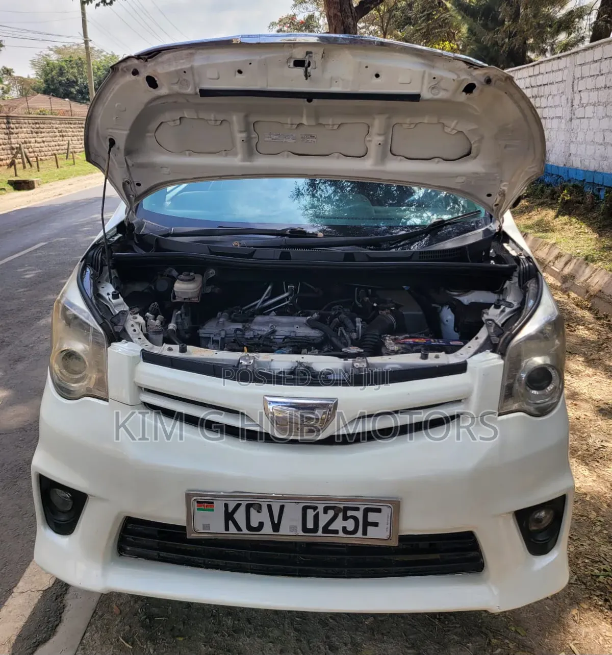 Toyota Noah 2.0 158hp FWD (8 Seater) 2012 Pearl
